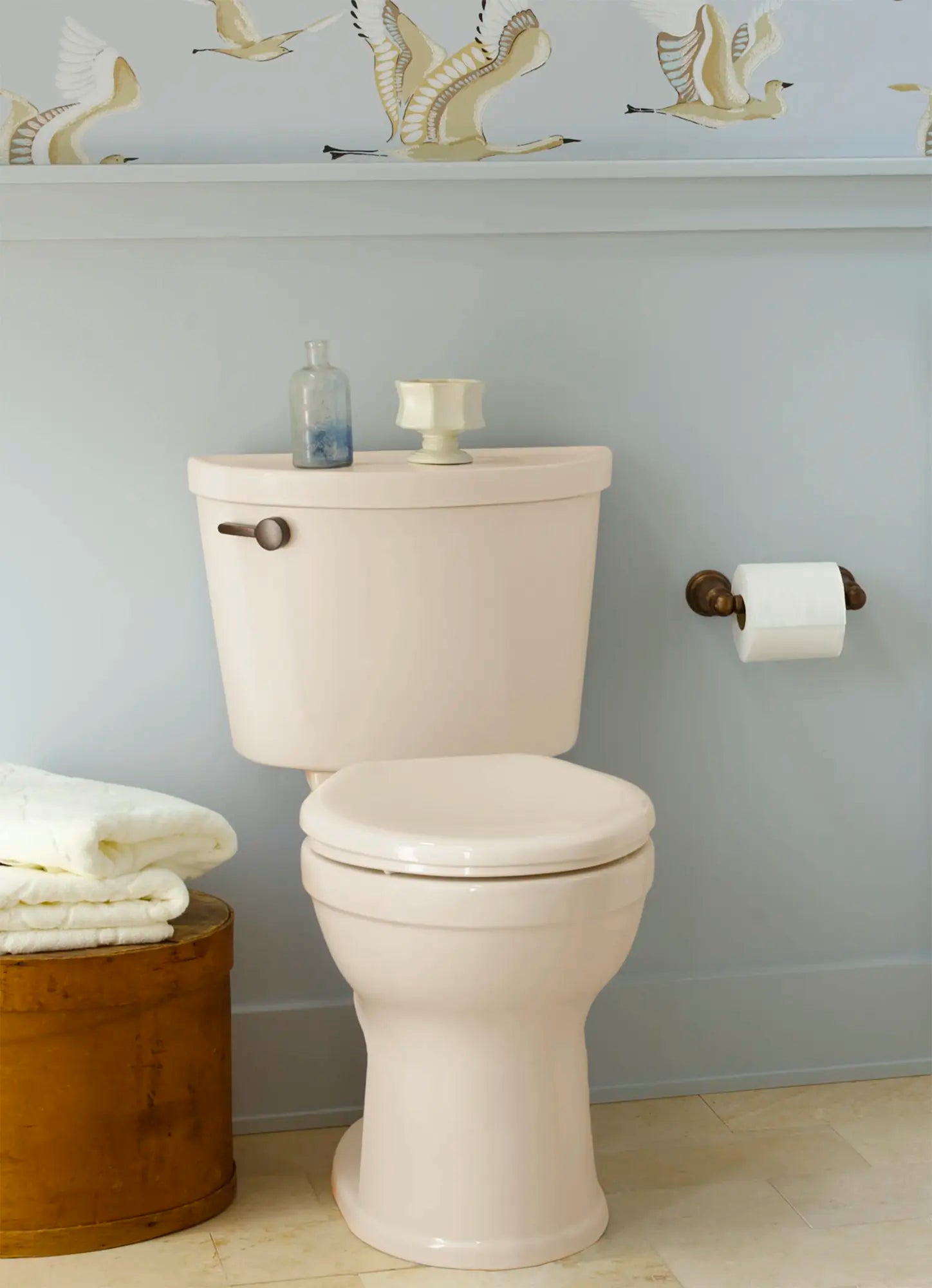 Toilette Champion® PRO, 2 pièces, 1,28 gpc/4,8 lpc, à cuvette allongée à hauteur de chaise, sans siège // LIN // 69894_B-211AA104222_1_CDNwebp.webp