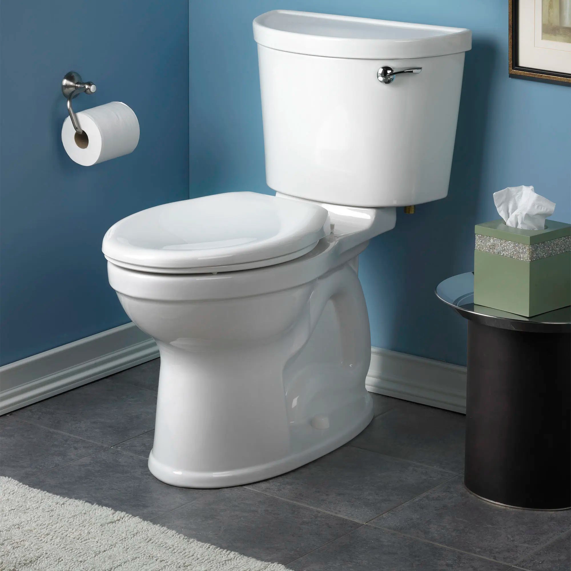 Champion® PRO - toilette deux pièces 1,28 gpc/4,8 lpc, à cuvette allongée à hauteur de chaise, levier de déclenchement à droite, sans siège // BLANC // 69897_B-211AA105.020_CDNwebp.webp