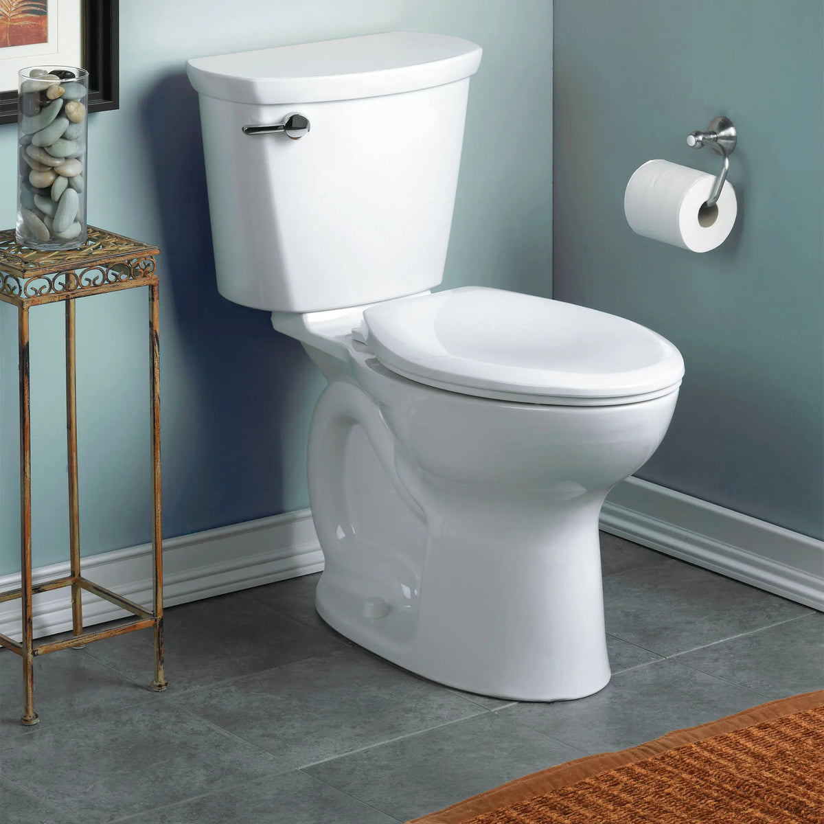 Toilette Cadet® PRO, 2 pièces, 1,28 gpc/4,8 lpc, compacte, à cuvette allongée à hauteur de chaise, à encastrer 14 po, sans siège // BLANC // 69927_B-215AA104020_215AB.004.020_215AB.104_215FA.004.020_215FA.104_215FC.004.020_215FC.104.020_CDNwebp.webp