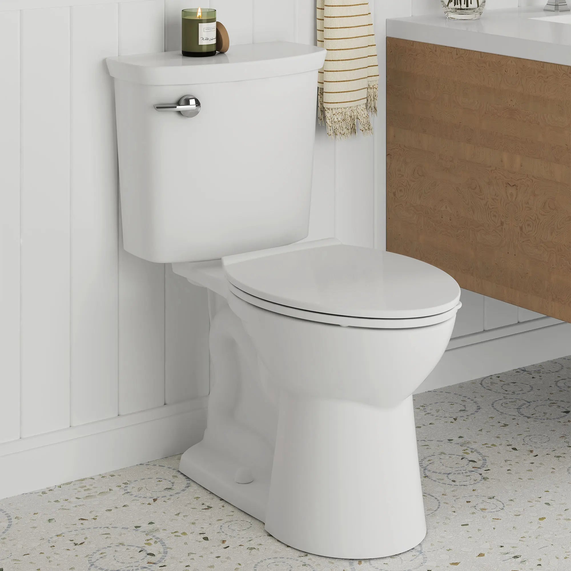 Toilette VorMax®, 2 pièces, 1.0 gpc/3.8 lpc, à cuvette allongée à hauteur de chaise, sans siège // BLANC // 70278_B-238AA114020_2_CDNwebp.webp