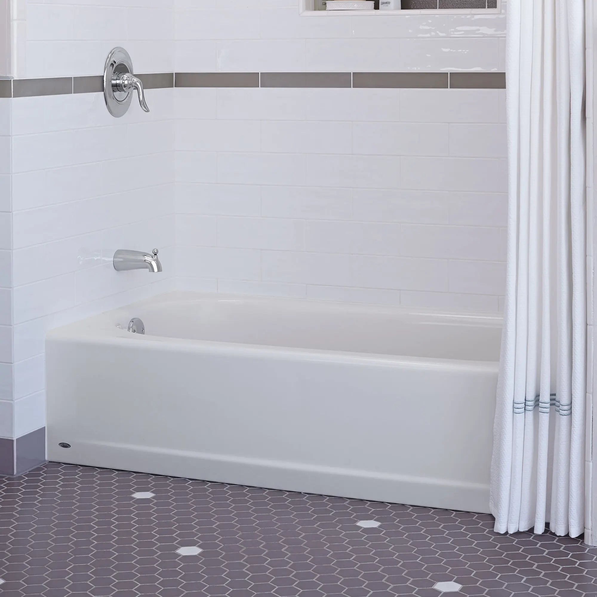 Baignoire Princeton® Americast® 60 x 30 po avec tablier intégré, renvoi à gauche et drain intégré // BLANC // 70306_B-2390202020_03_CDNwebp.webp