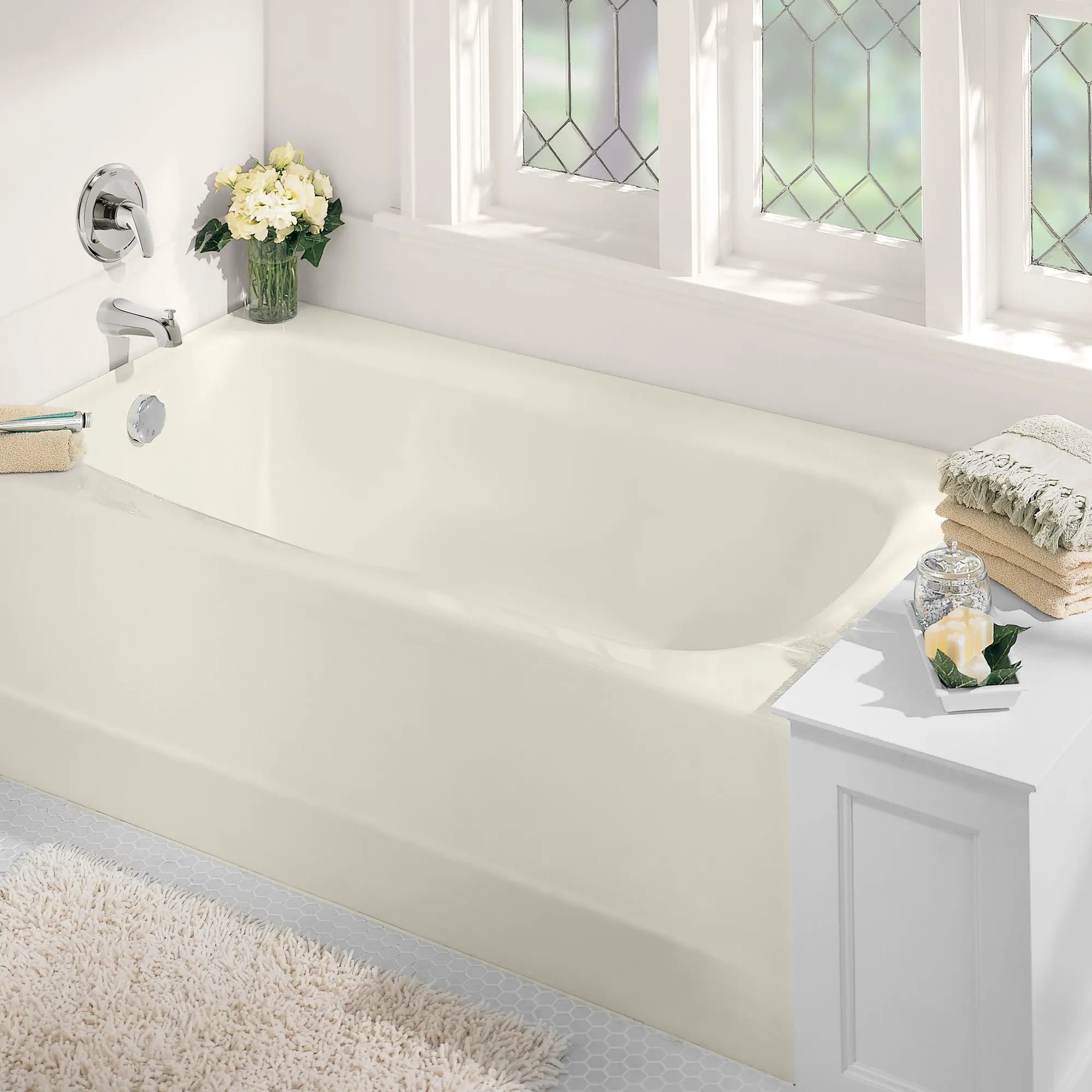 Baignoire Cambridge® Americast® 60 x 32 po avec tablier intégré et renvoi à gauche // LINEN // 70490_B-2460002222_CDNwebp.webp