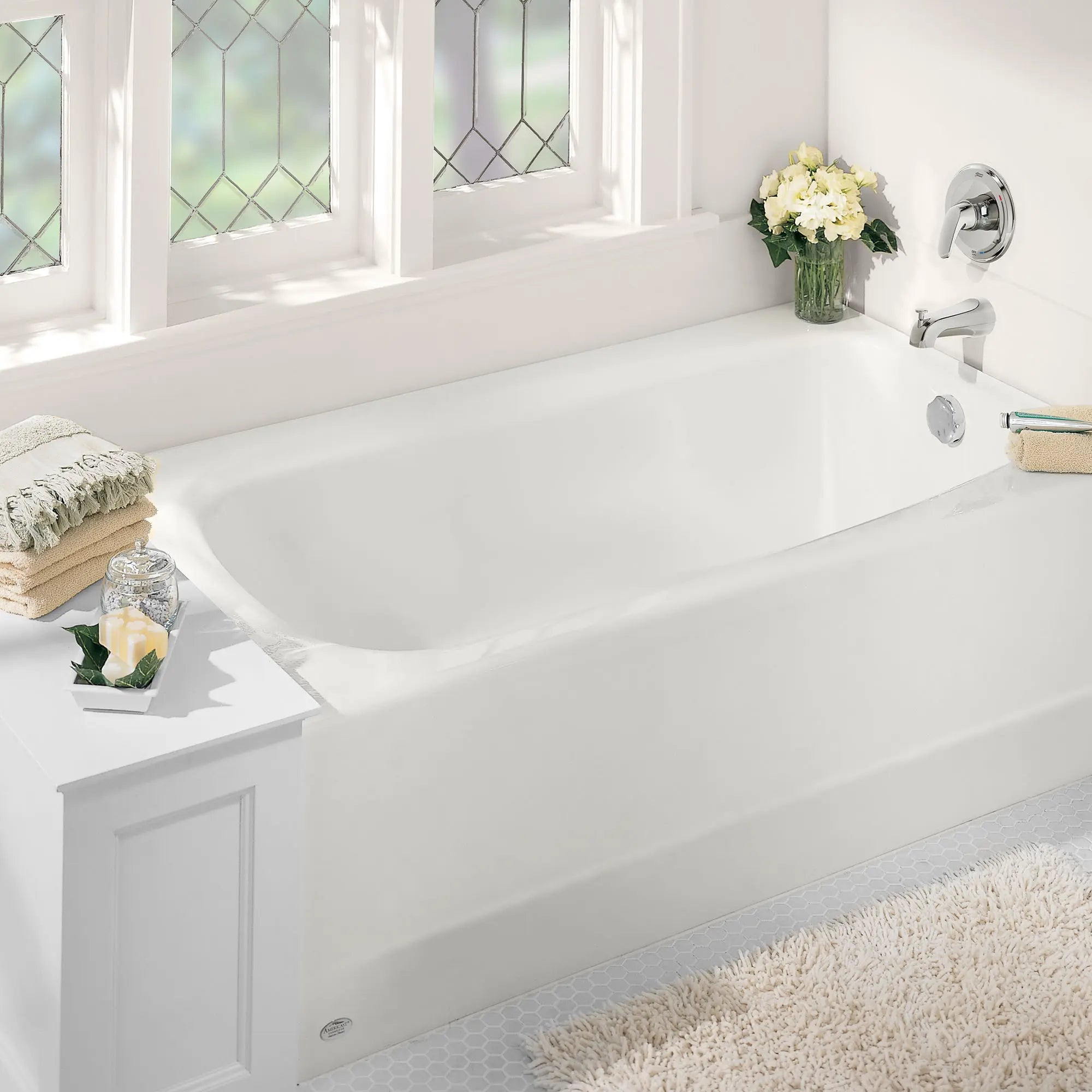 Baignoire Cambridge® Americast® 60 x 32 po avec tablier intégré et renvoi à droite // BLANC // 70498_B-2461002020_CDNwebp.webp