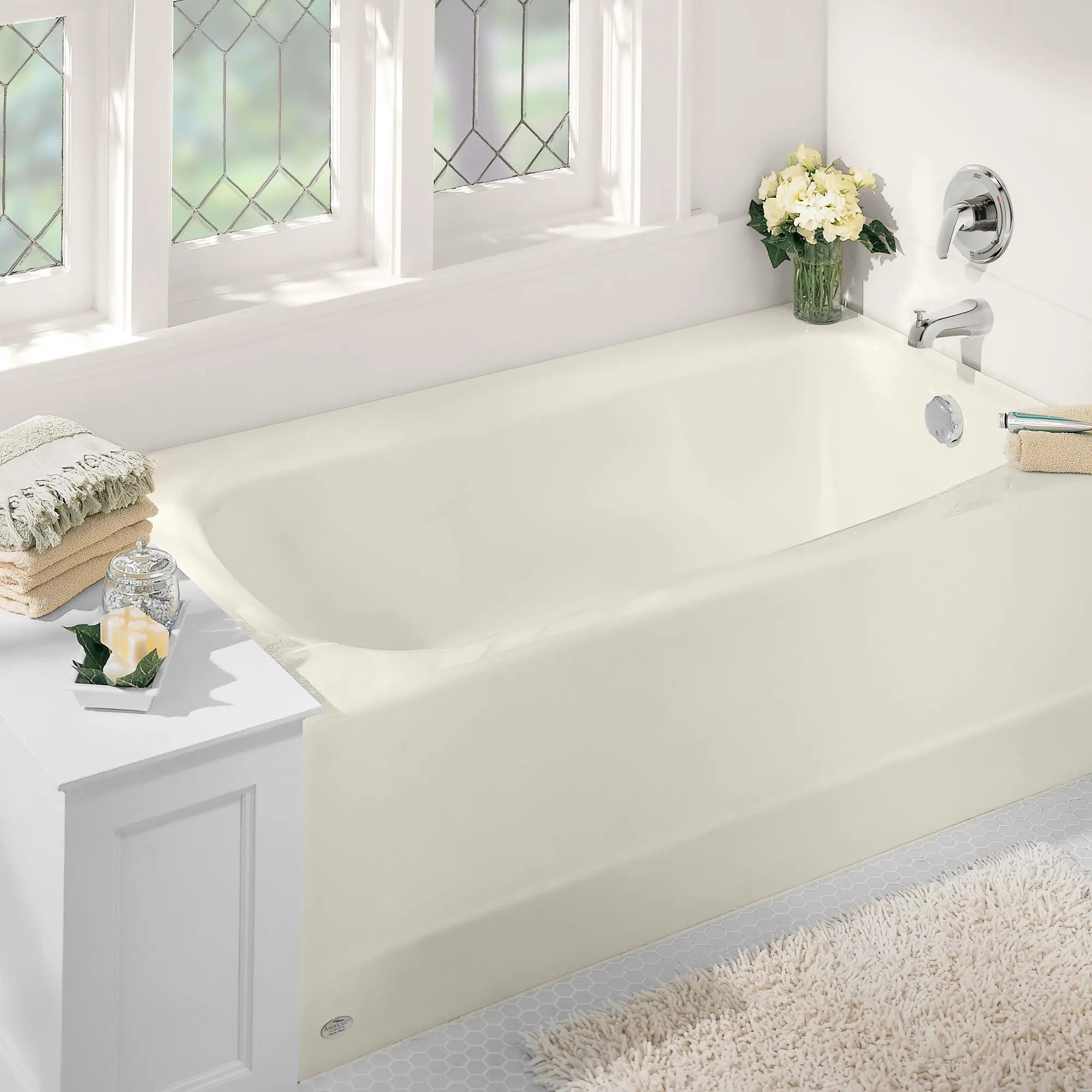 Baignoire Cambridge® Americast® 60 x 32 po avec tablier intégré et renvoi à droite // LINEN // 70503_B-2461002222_CDNwebp.webp