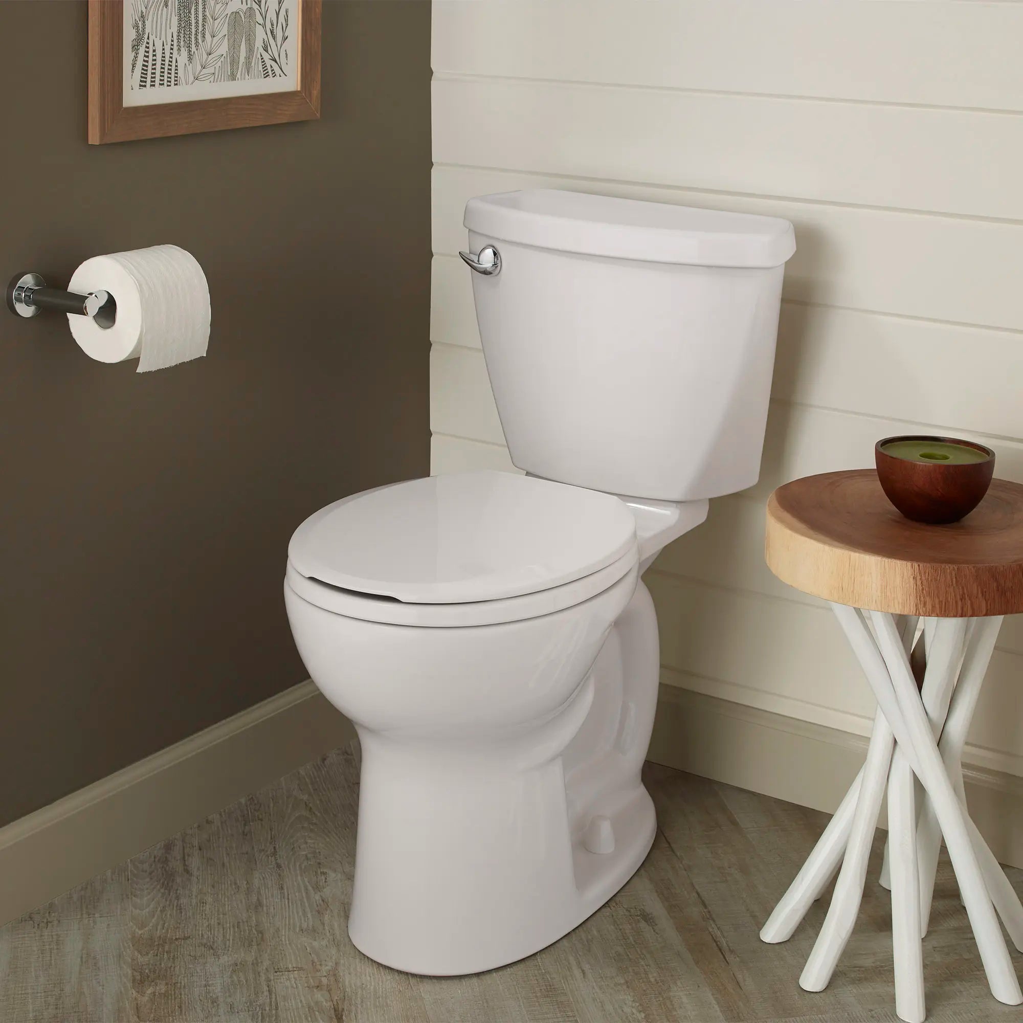 Toilette  Cadet® 3 FloWise complète en deux pièces, 1,28 gpc/4,8 Lpc, hauteur de chaise, devant rond, robinetterie brute de 10 po, avec siège // BLANC // 72228_B-3376128ST020_01_CDNwebp.webp