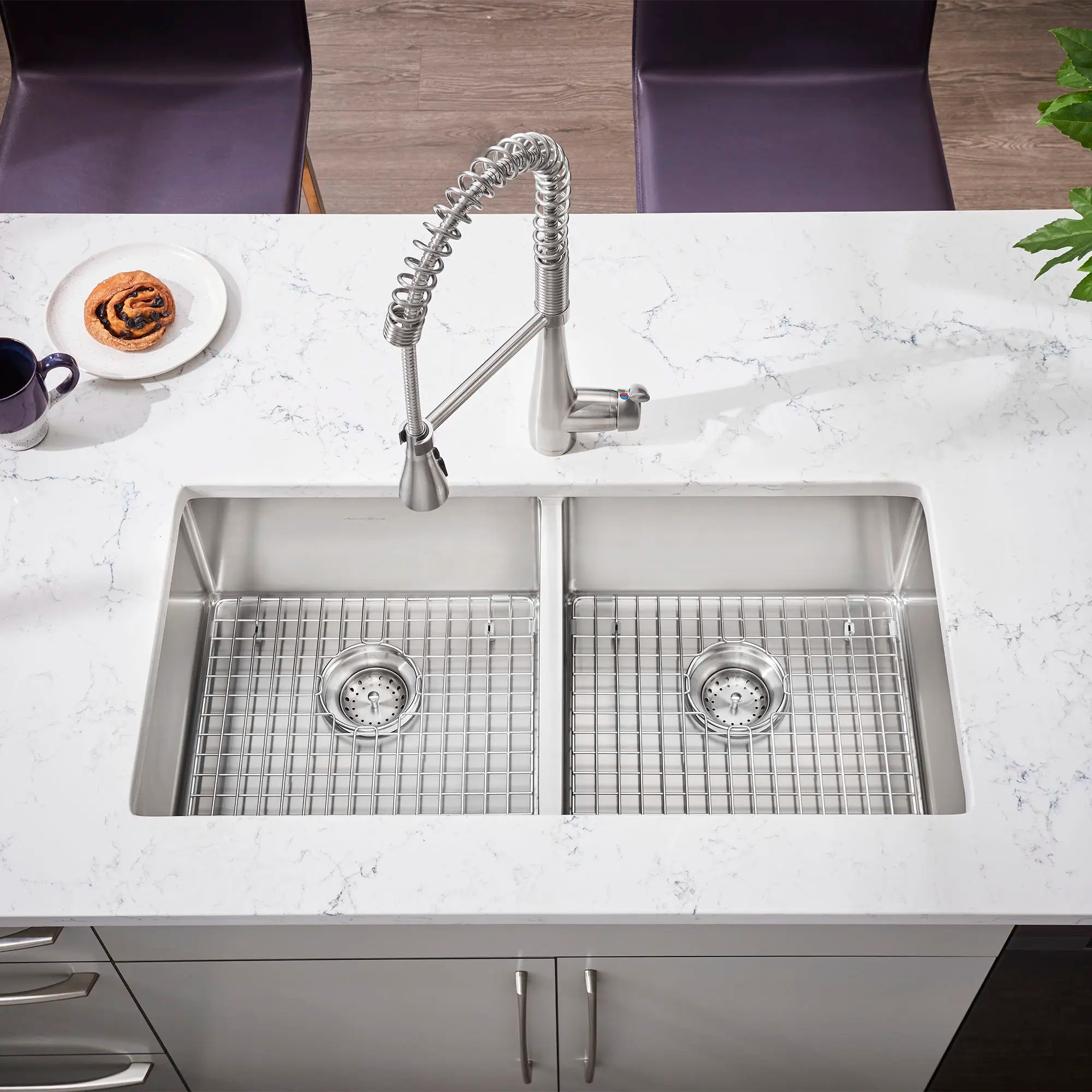 Évier de cuisine Pekoe® en acier inoxydable à cuve double, à montage sous plan,  35 x 18 po // INOX // 72703_B-4433350075_18DB9351800075_1_CDNwebp.webp