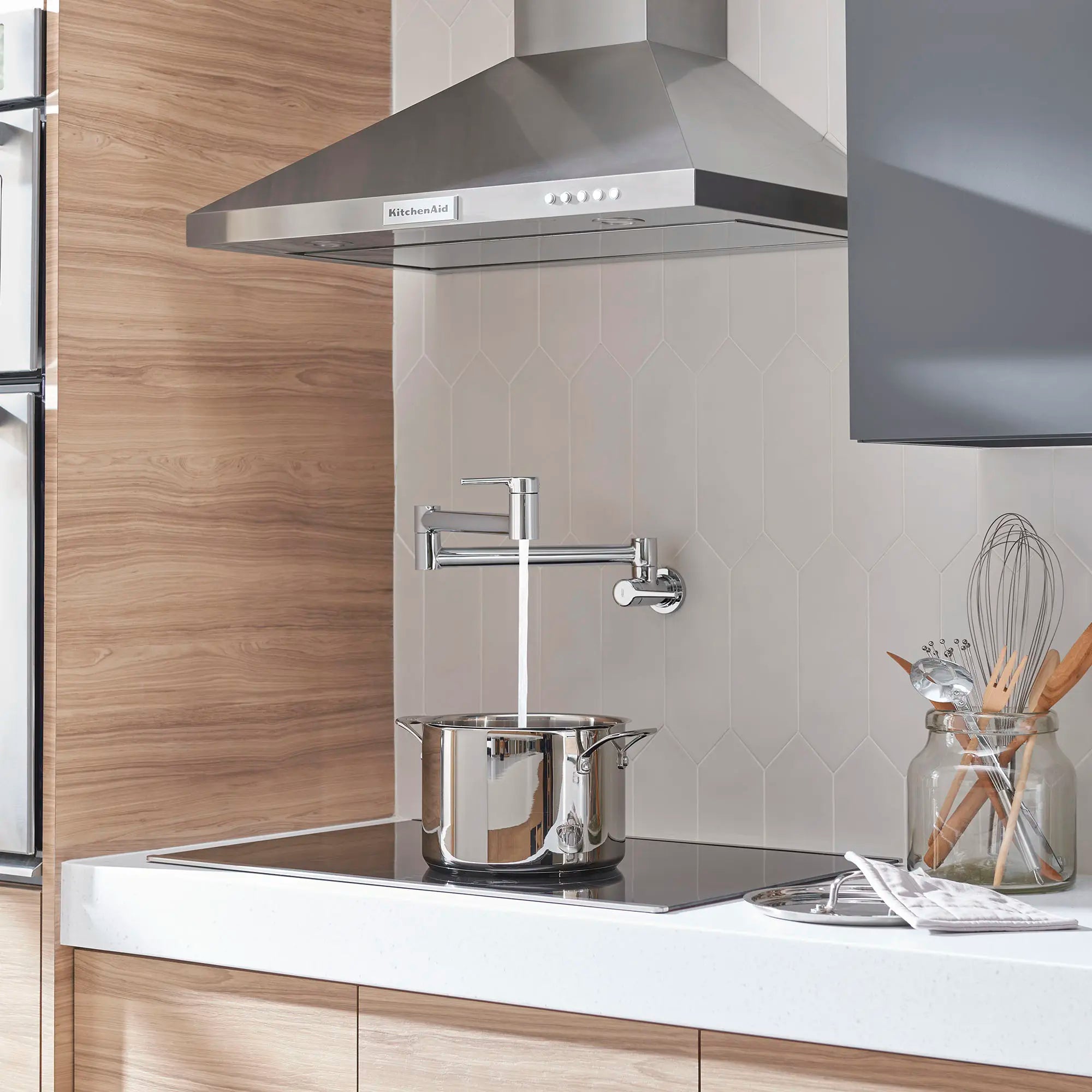 Robinet de cuisine mural Studio® S  // CHROME POLI // 72800_B-4803900002_1_CDNwebp.webp