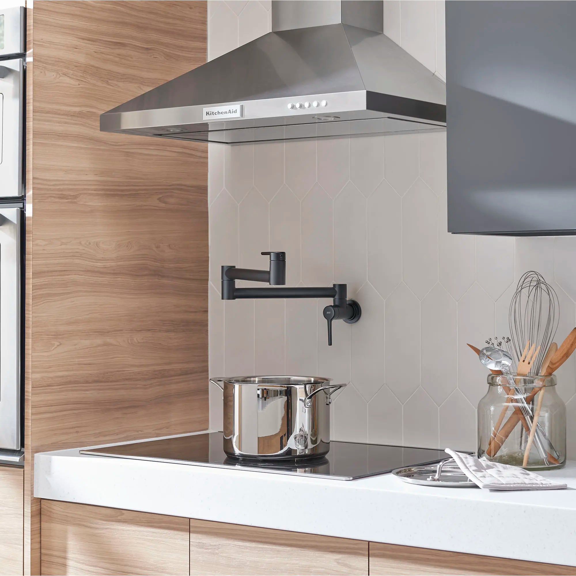 Robinet de cuisine mural Studio® S  // NOIR MAT // 72814_B-4803900243_1_CDNwebp.webp