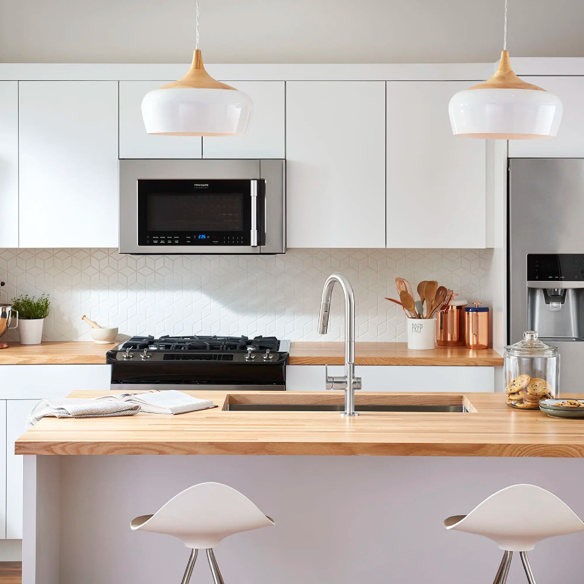 Robinet de cuisine rétractable Beale MeasureFill à deux poignées et jet double, 1,5 gpm (5,7 L/min) et cadran MeasureFill // INOX // 73564_B-4931360075_5_CDNwebp.webp