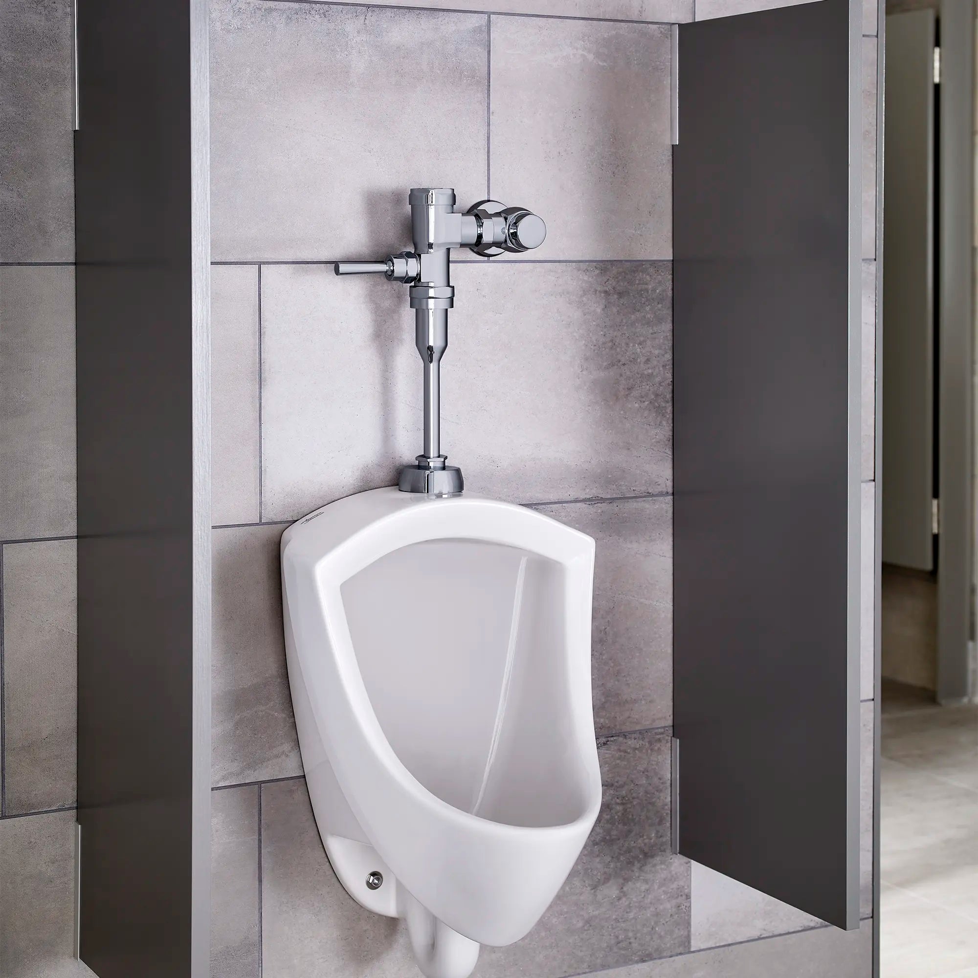 Ultima® - Robinets de chasse d’eau manuels à piston pour urinoir, 0,125 gpc/0,5 lpc // CHROME POLI // 74534_B-6045013002_03_CDNwebp.webp