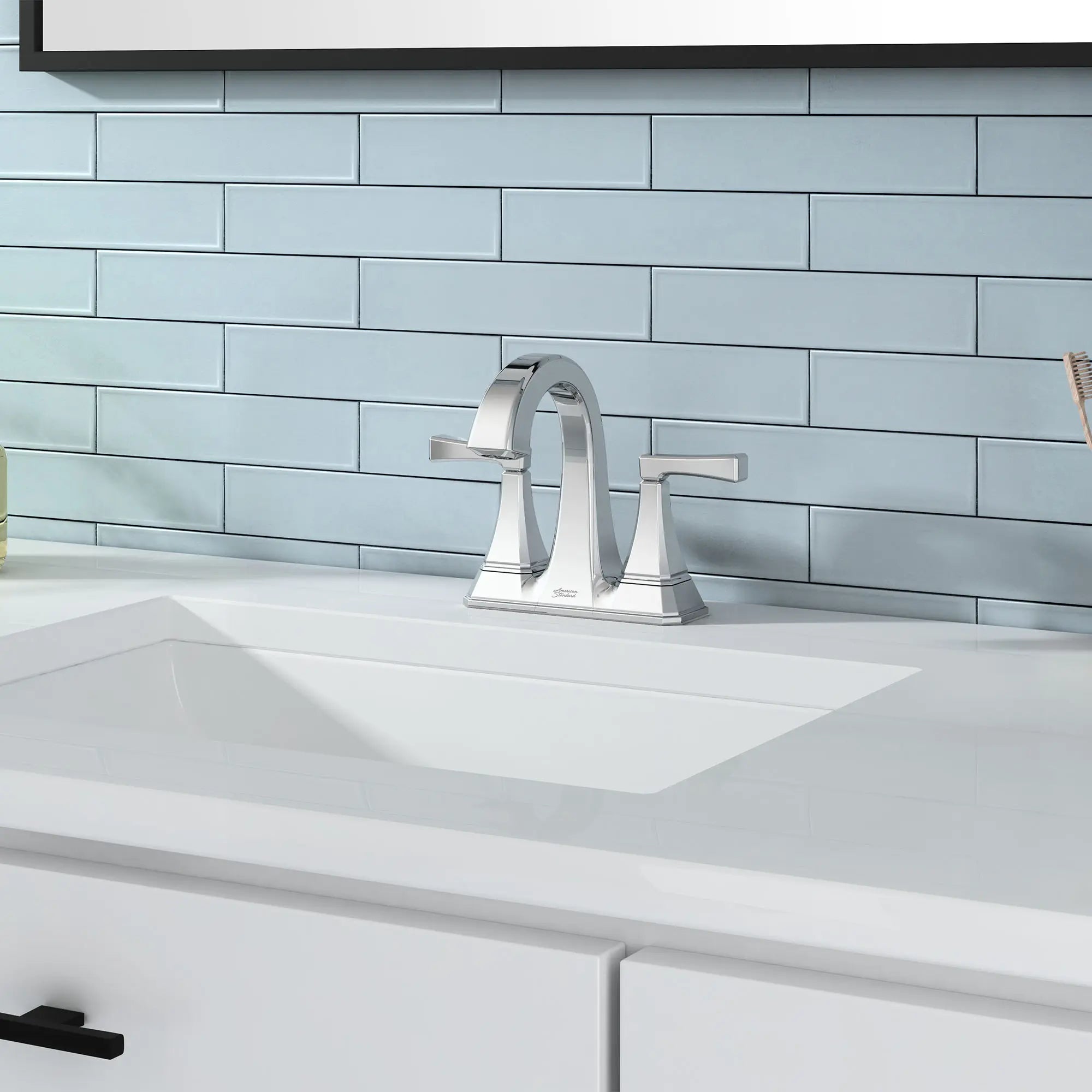 Robinet Westerly combiné à 2 poignées 4 pouces 1,2 gpm / 4,5 L / min avec poignées à levier // CHROME POLI // 74919_B-7012201002_CDNwebp.webp