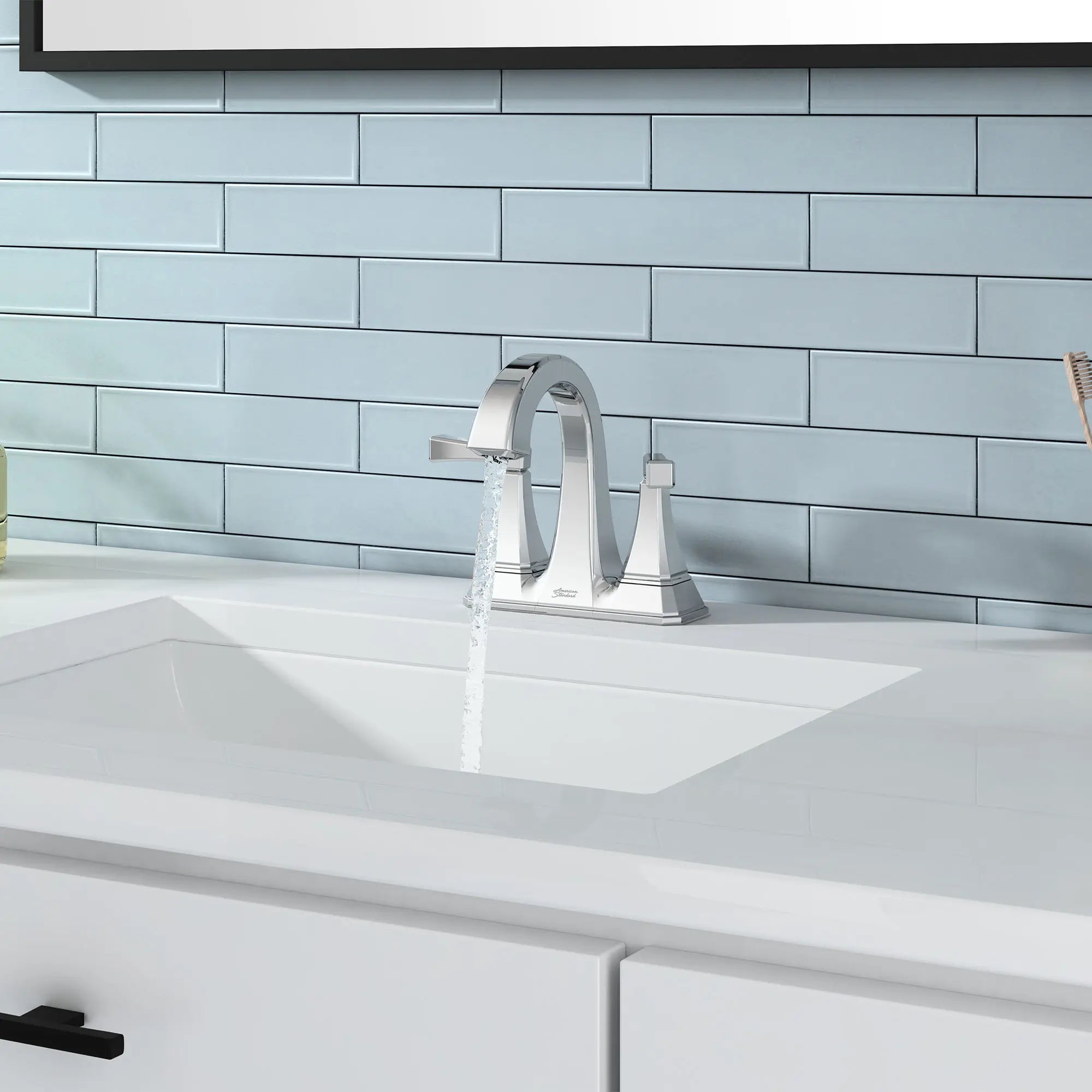 Robinet Westerly combiné à 2 poignées 4 pouces 1,2 gpm / 4,5 L / min avec poignées à levier // CHROME POLI // 74924_B-7012201002_1_CDNwebp.webp