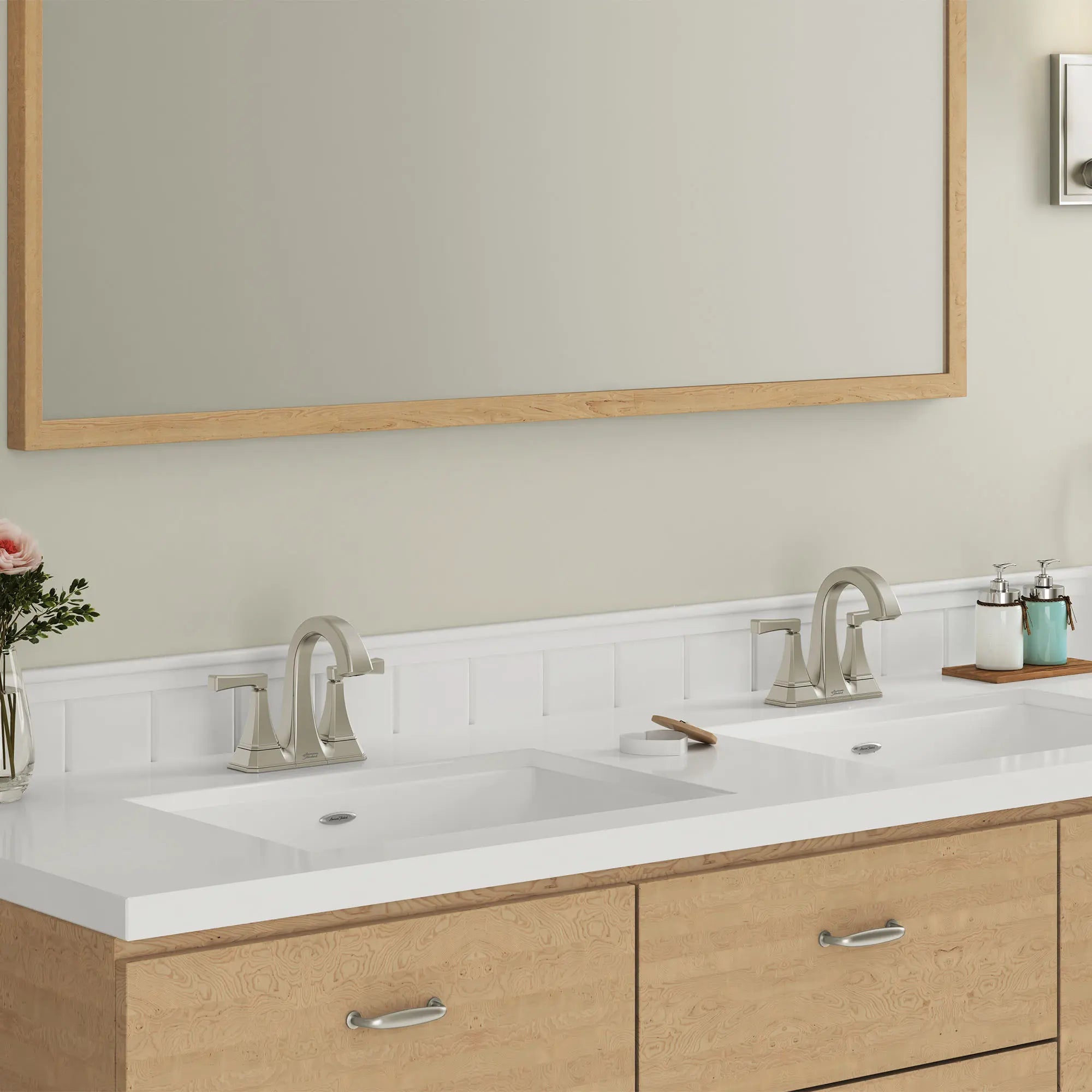 Robinet Westerly combiné à 2 poignées 4 pouces 1,2 gpm / 4,5 L / min avec poignées à levier // BRUSHED NICKEL // 74960_B-7012201295_CDNwebp.webp