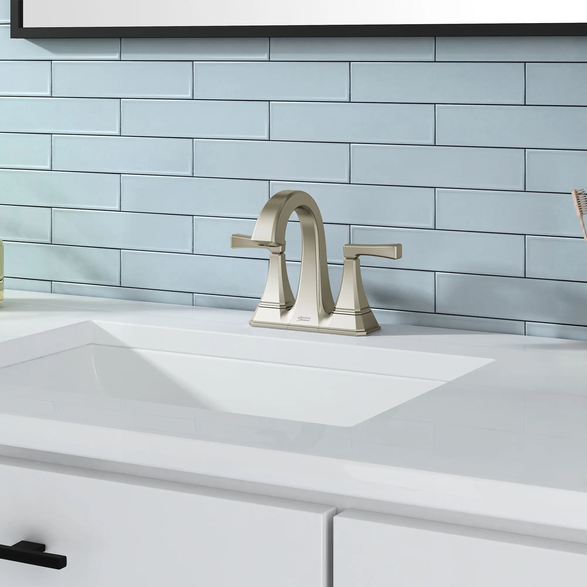 Robinet Westerly combiné à 2 poignées 4 pouces 1,2 gpm / 4,5 L / min avec poignées à levier // BRUSHED NICKEL // 74969_B-7012201295_1_CDNwebp.webp