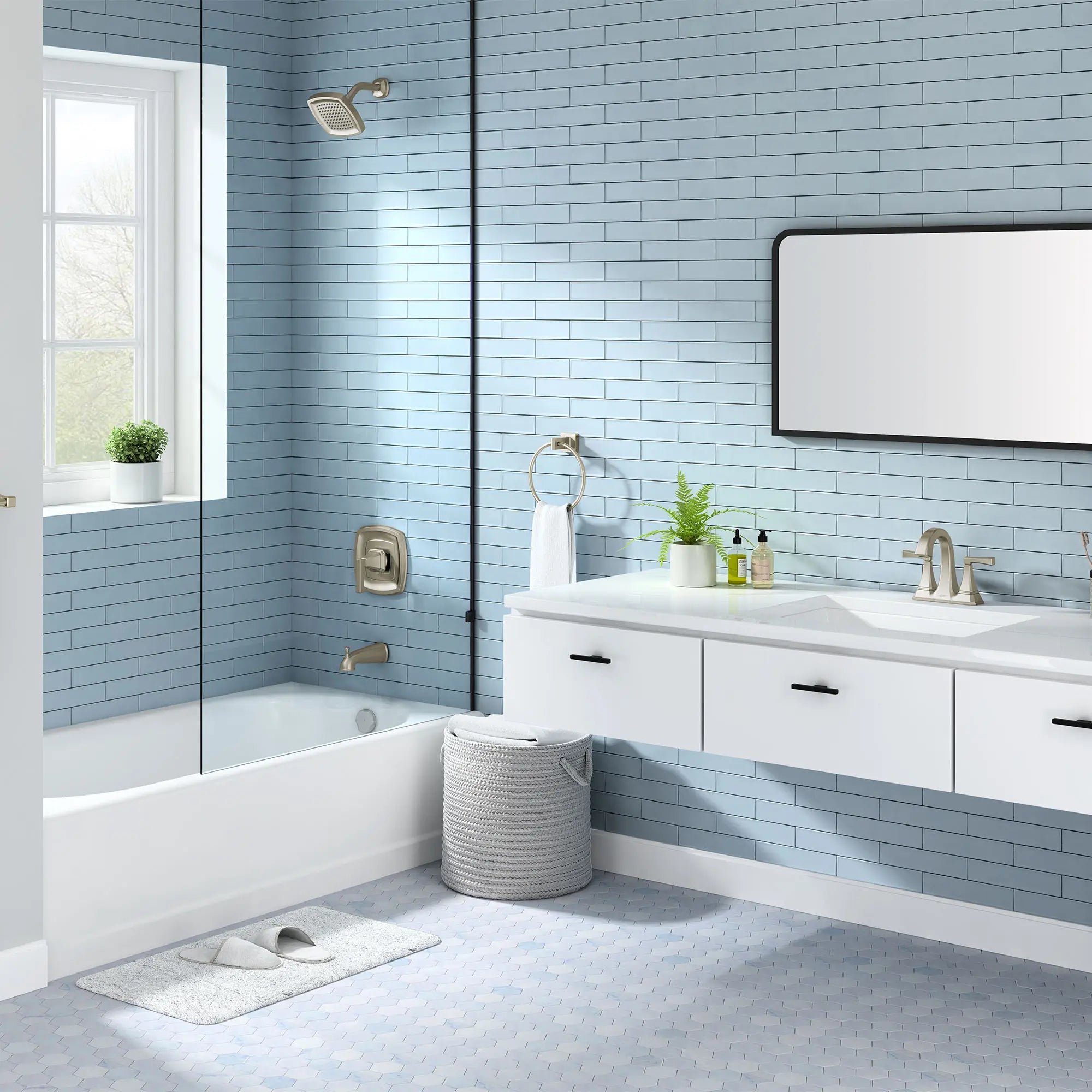 Robinet Westerly combiné à 2 poignées 4 pouces 1,2 gpm / 4,5 L / min avec poignées à levier // BRUSHED NICKEL // 74985_B-7012201295_7012502295_CDNwebp.webp