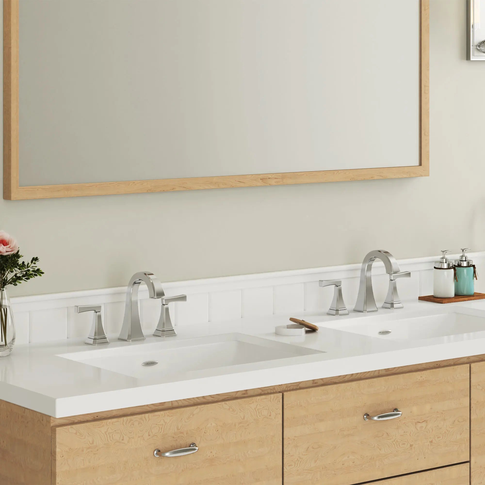 Robinet de salle de bain Westerly à grand écartement de 8 po, 1,2 gpm/4,5 L/min avec 2 poignées à levier // CHROME POLI // 75042_B-7012801002_2_CDNwebp.webp