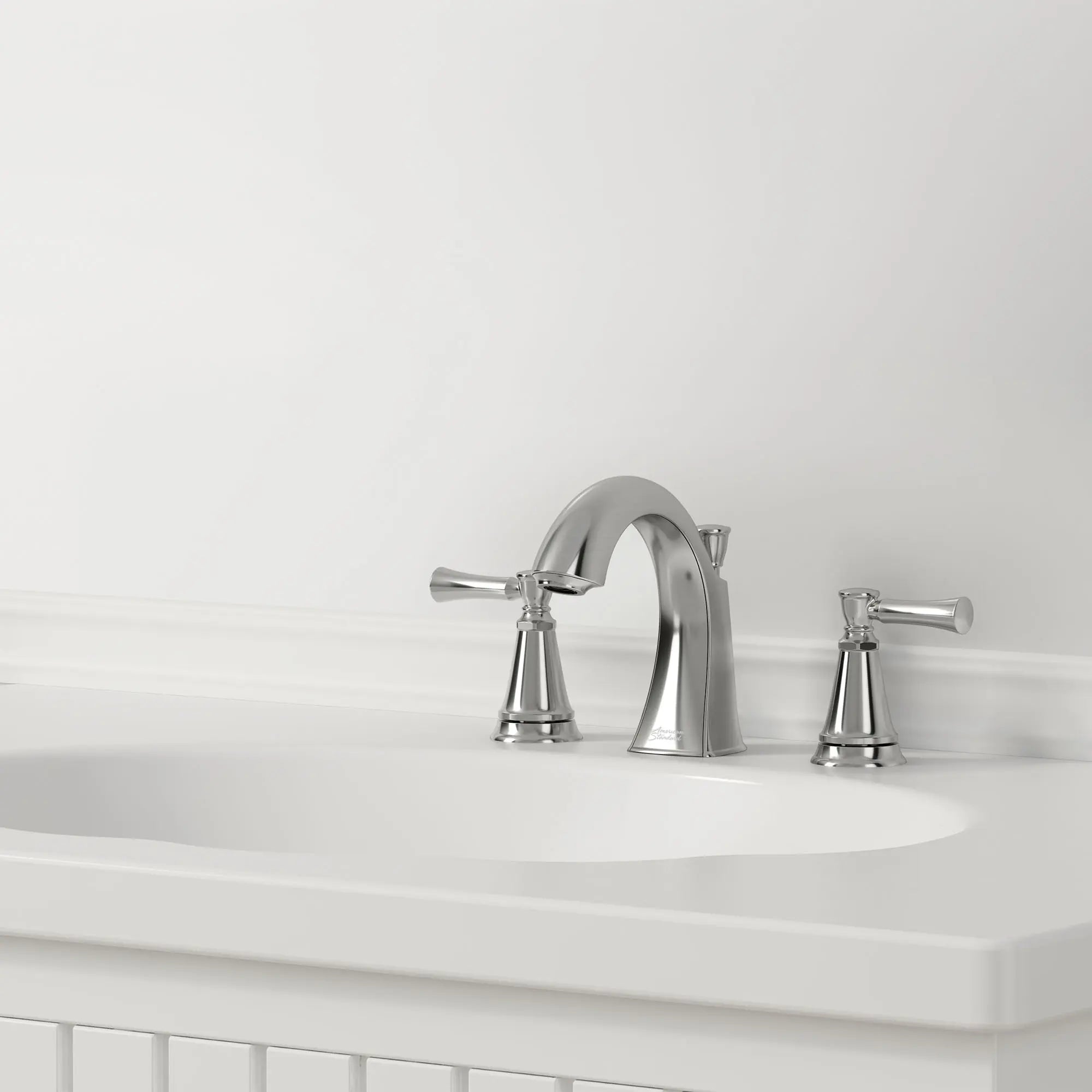 Robinet de salle de bain Chancellor à grand écartement de 8 po, 1,2 gpm/4,5 L/min avec 2 poignées à levier // CHROME POLI // 75698_B-7022801002_CDNwebp.webp