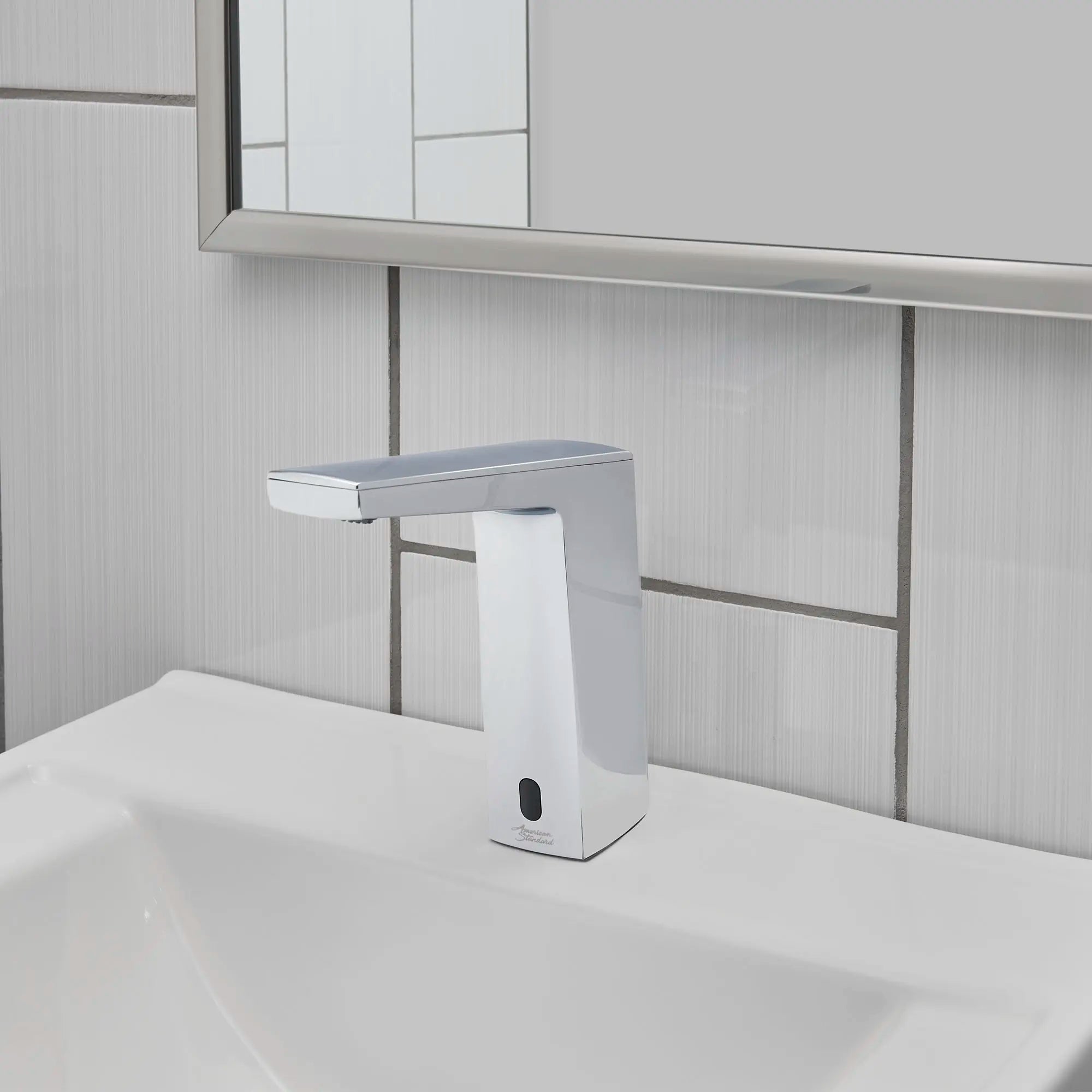 Paradigm® Selectronic® - robinet sans contact, modèle de base, 0,5 gpm/1,9 L/min // CHROME POLI // 75753_B-7025105002_0_CDNwebp.webp