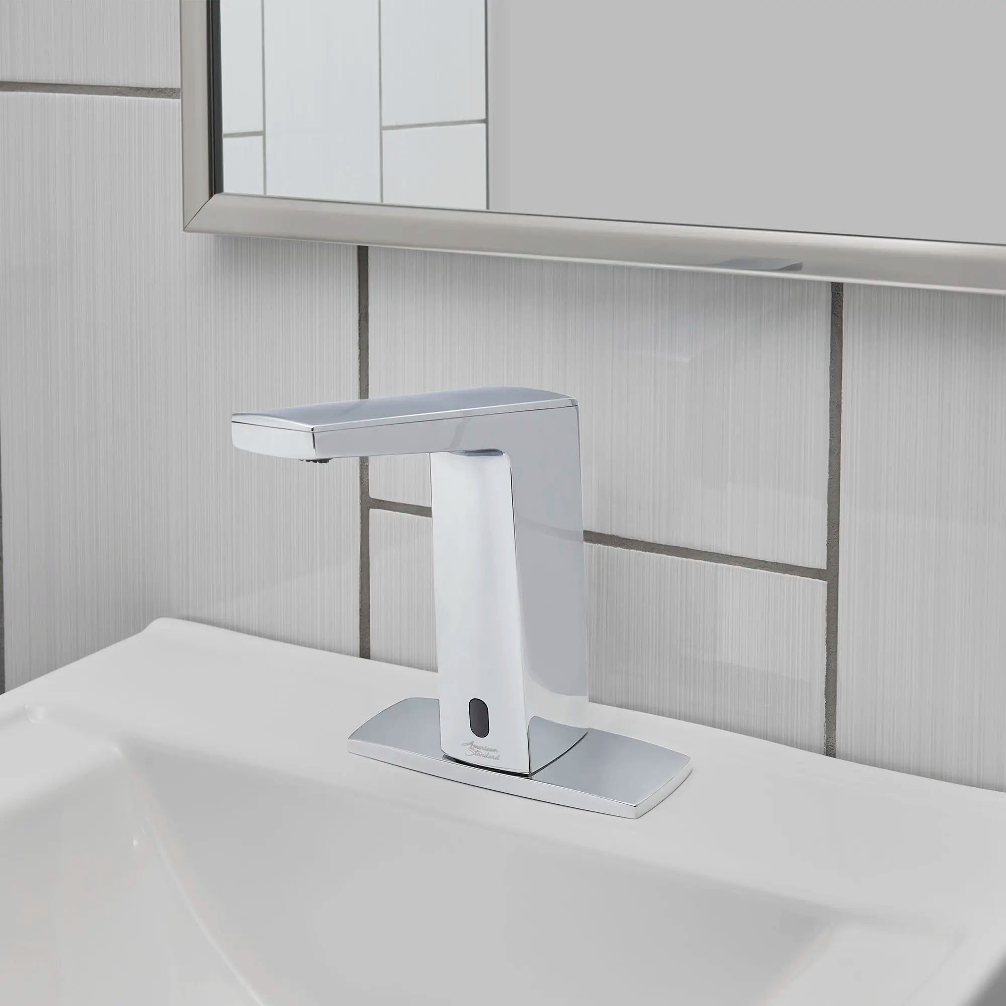 Paradigm® Selectronic® - robinet sans contact, alimentation à pile, 0,5 gpm/1,9 L/min // CHROME POLI // 75755_B-7025105002_1_0_CDNwebp.webp
