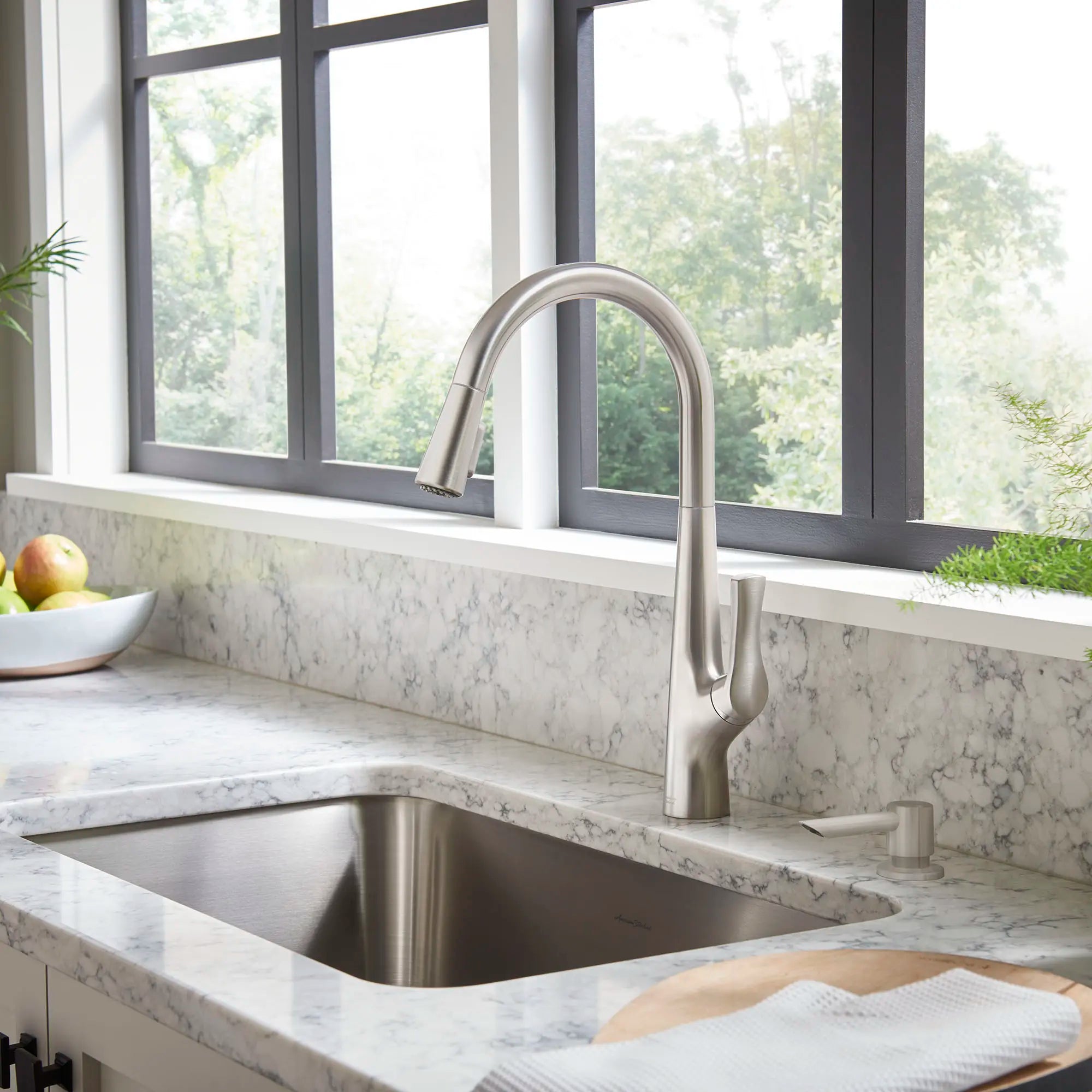 Robinet de cuisine rétractable Copley avec distributeur de savon // INOX // 75815_B-7032300075_CDNwebp.webp