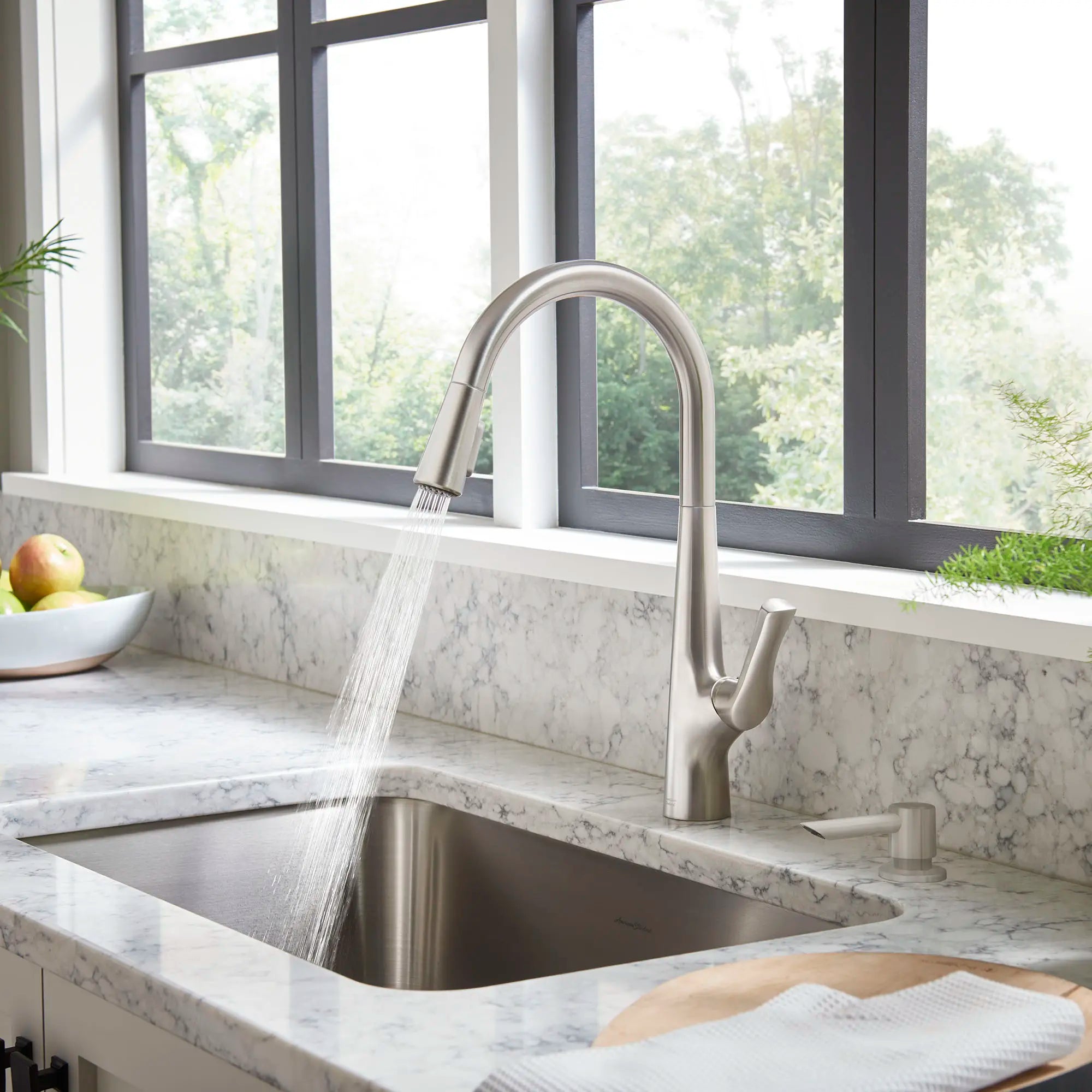 Robinet de cuisine rétractable Copley avec distributeur de savon // INOX // 75829_B-7032300075_2_CDNwebp.webp