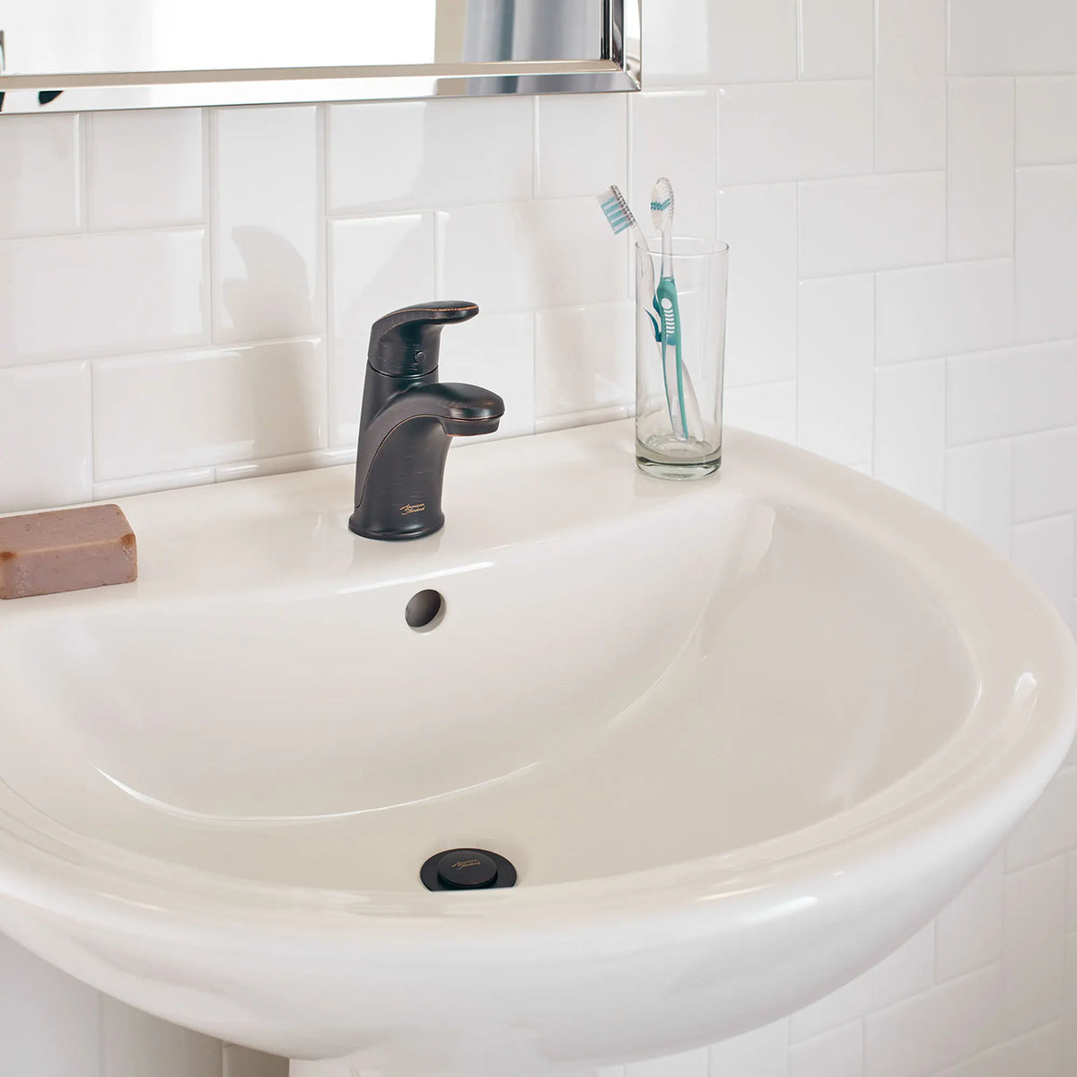 Colony® PRO - Robinet de salle de bain monotrou à poignée unique 1,2 gpm/4,5 L/min avec poignée à levier // BRONZE LEGACY // 76357_B-7075100278_CDNwebp.webp