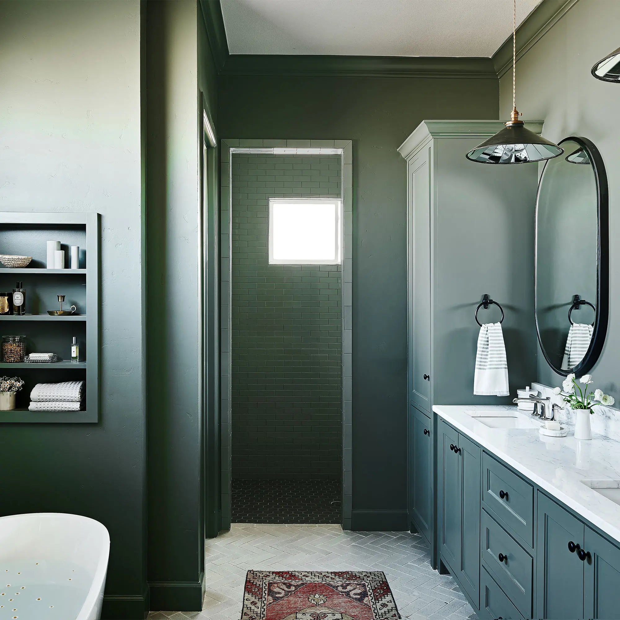 Baignoire autoportante Coastal Serin® 68 x 31 po avec renvoi central // BLANC // 77963_B-7353841013_2765034020_CDNwebp.webp