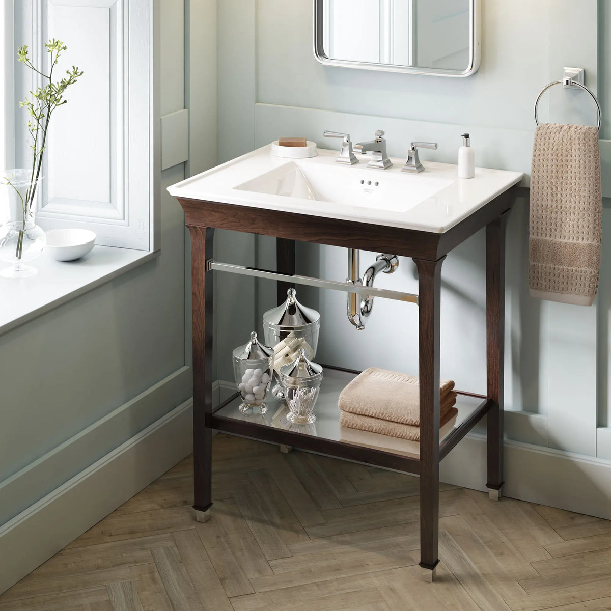 Town Square® S - Robinet de salle de bain à 2 poignées espacées de 8 po 1,2 gpm/4,5 L/min avec poignées à levier // CHROME POLI // 79749_B-7455801002_9056030476_CDNwebp.webp