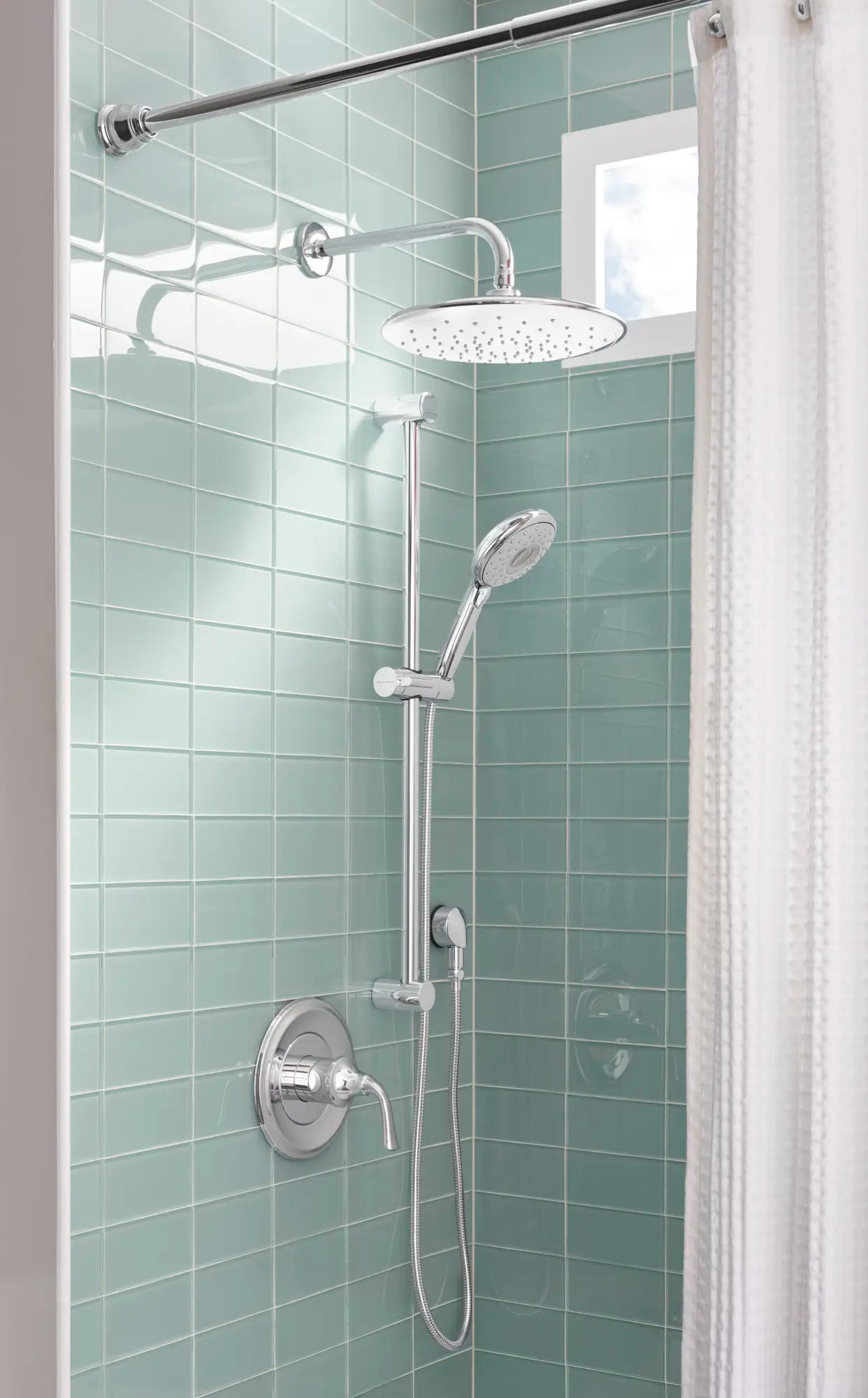 Pomme de douche à effet pluie Spectra® Rain 11 po 2,5 gpm/9,5 L/min // CHROME POLI // 81239_B-9035001002_1__CDNwebp.webp