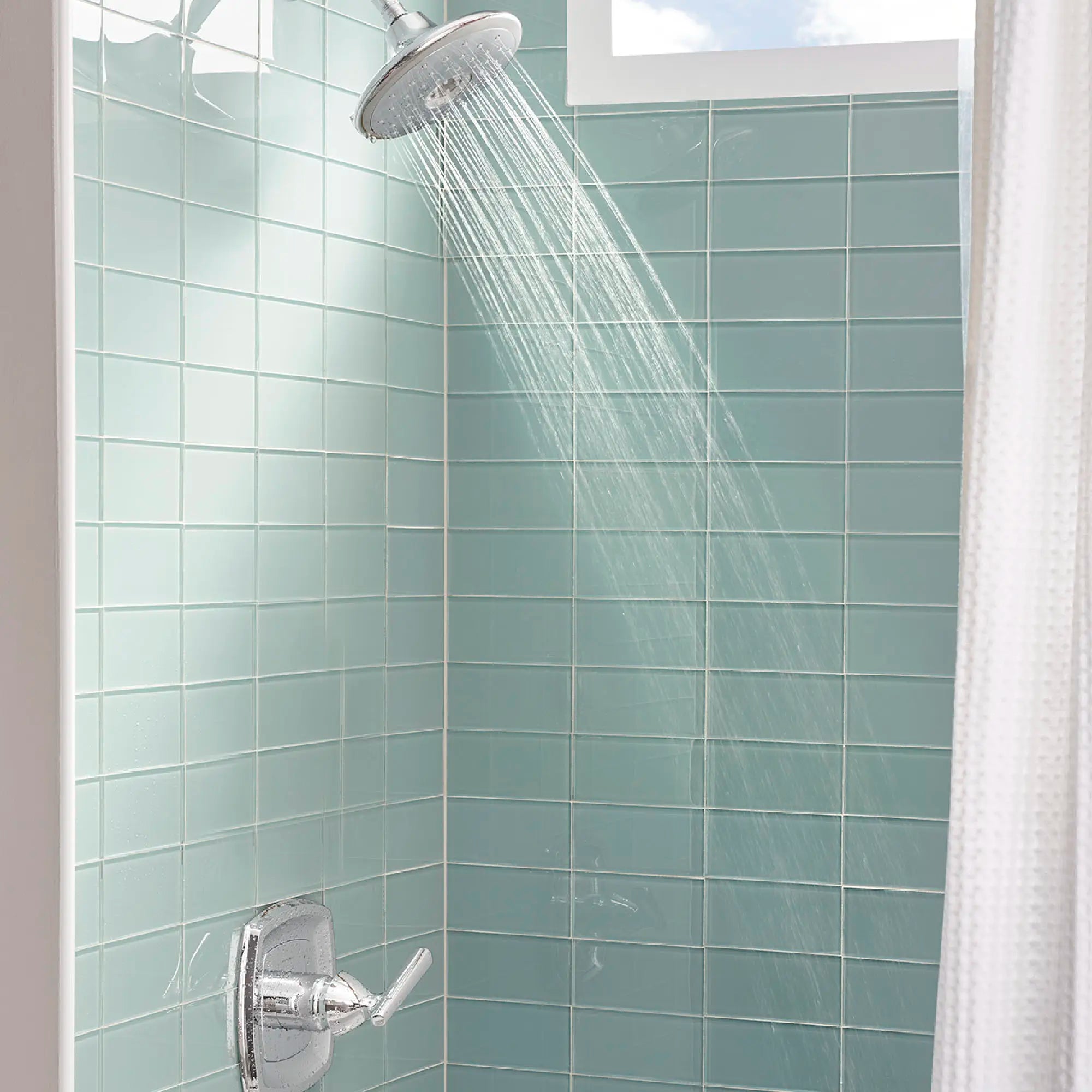 Pomme de douche fixe Spectra® eTouch de 7 po, économie d'eau: 1,8 gpm/6,8 L/min // CHROME POLI // 81805_B-9038474002_CDNwebp.webp