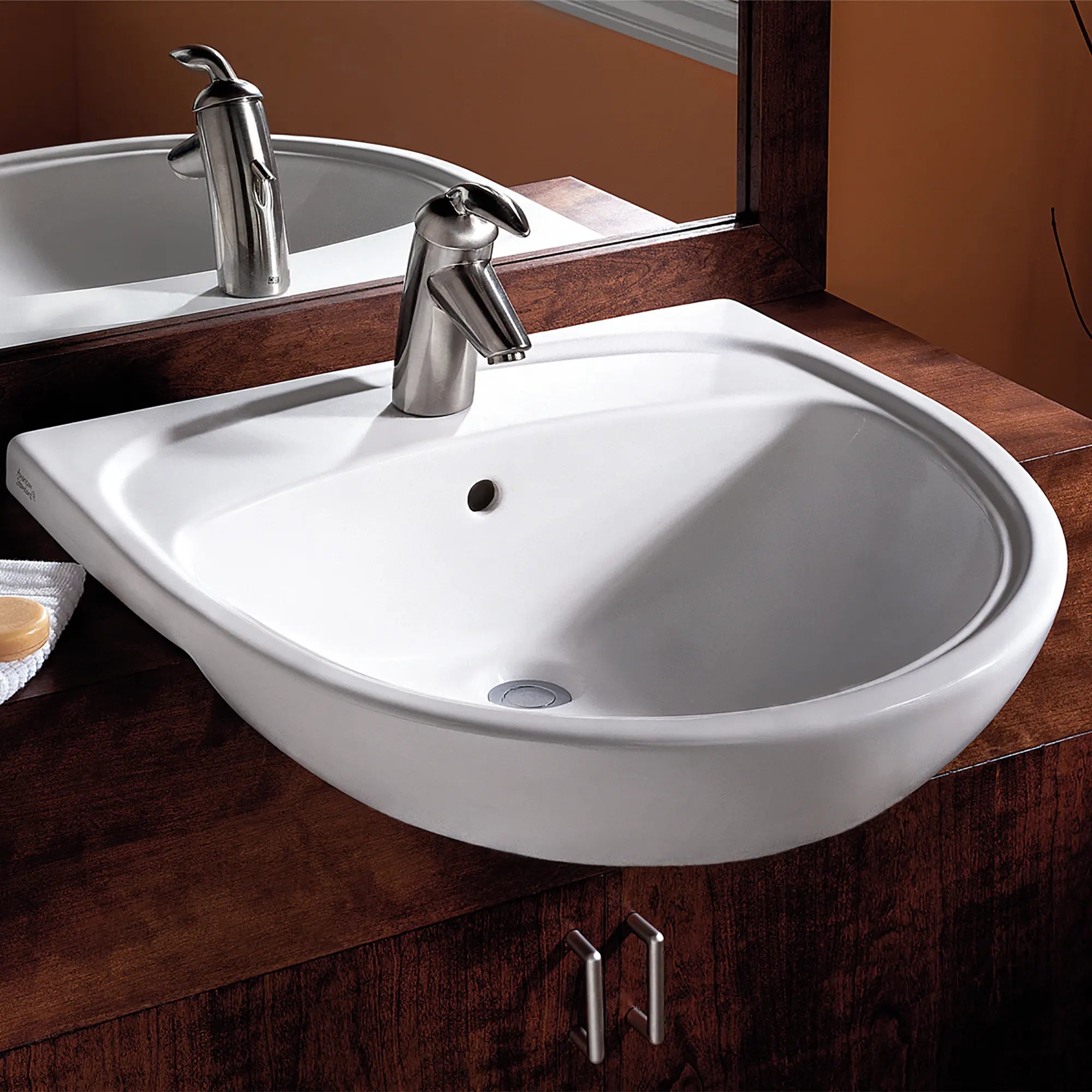 Lavabo semi-au-dessus du comptoir Mezzo®, sans trop-plein avec trou central seulement // BLANC // 82688_B-9960001020_CDNwebp_f034bb46-f409-4820-8a8c-d3d0afb598eb.webp