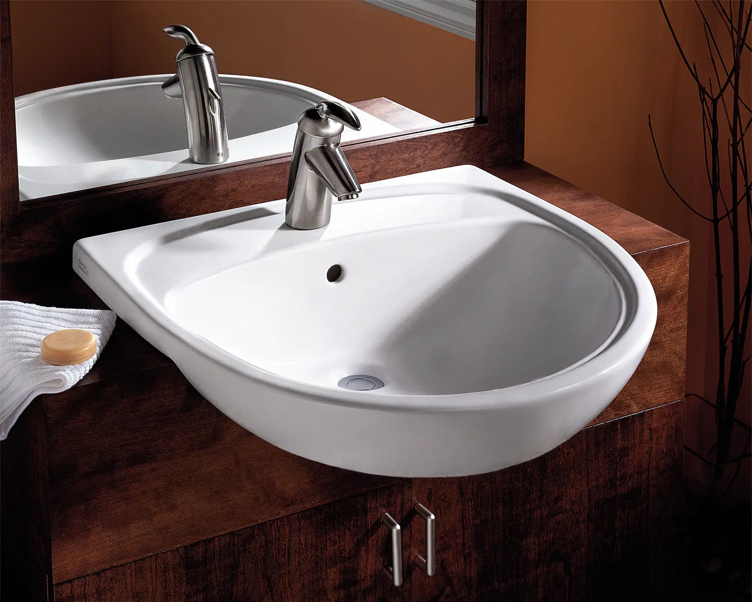 Lavabo semi-au-dessus du comptoir Mezzo® - trous de robinet – trou central seulement // BLANC // 82695_B-9960001020_CDNwebp.webp