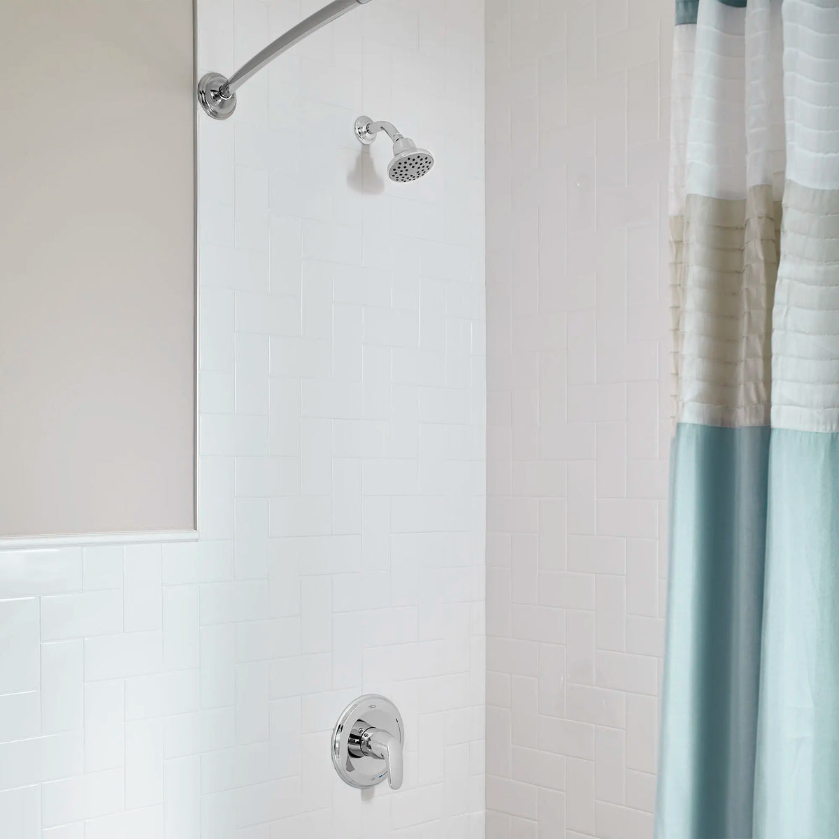 Colony® PRO - Ensemble de robinetterie pour douche 1,75 gpm/6,6 L/min incluant une pomme de douche à économie d'eau, une cartouche à pression équilibrée en double céramique et une poignée à levier // CHROME POLI // 86761_B-T075507002_CDNwebp.webp