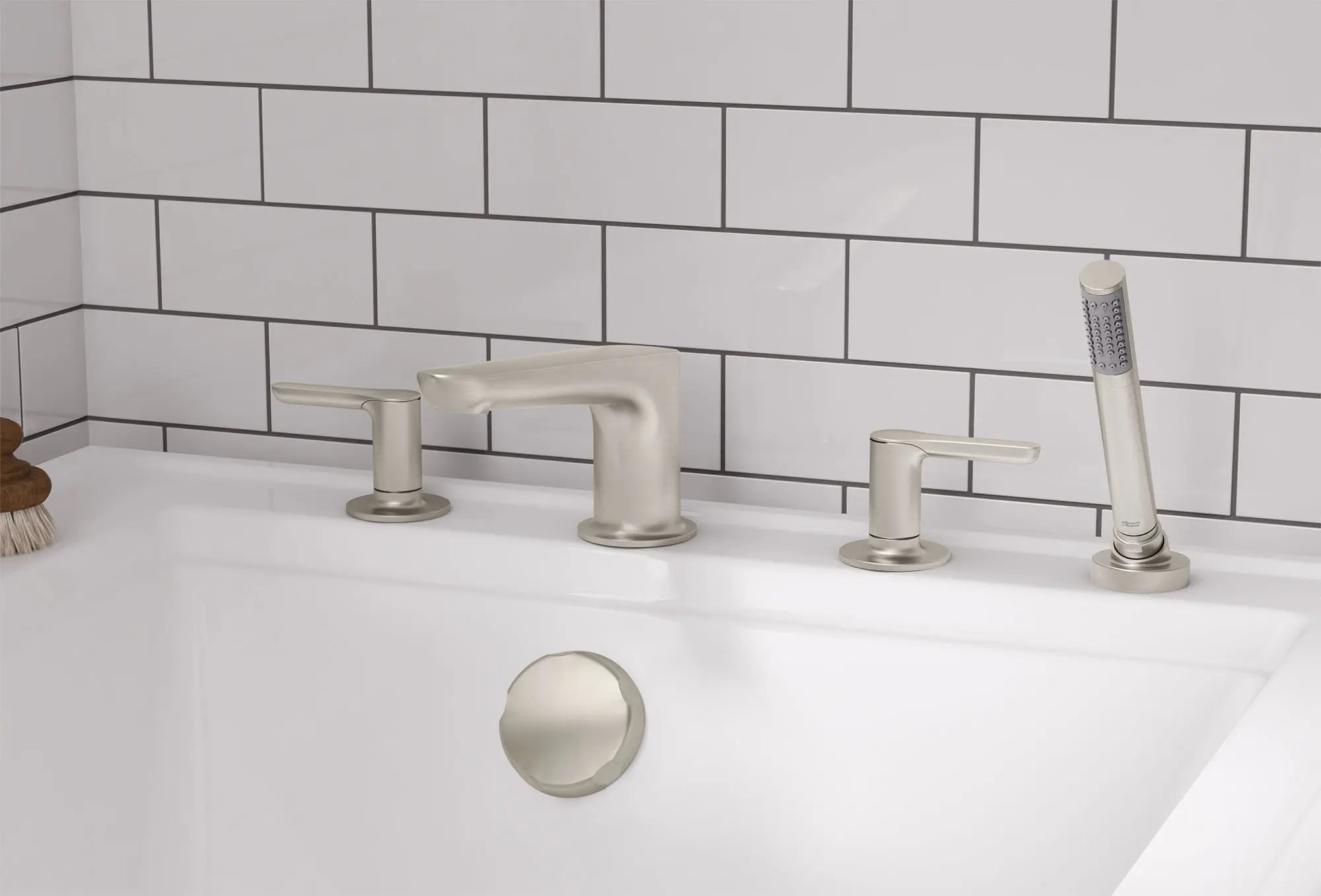 Studio® S - Robinet de baignoire avec poignées à levier et douchette pour robinet brut Flash® // NICKEL BROSSÉ // 86807_B-T105901295_CDNwebp.webp