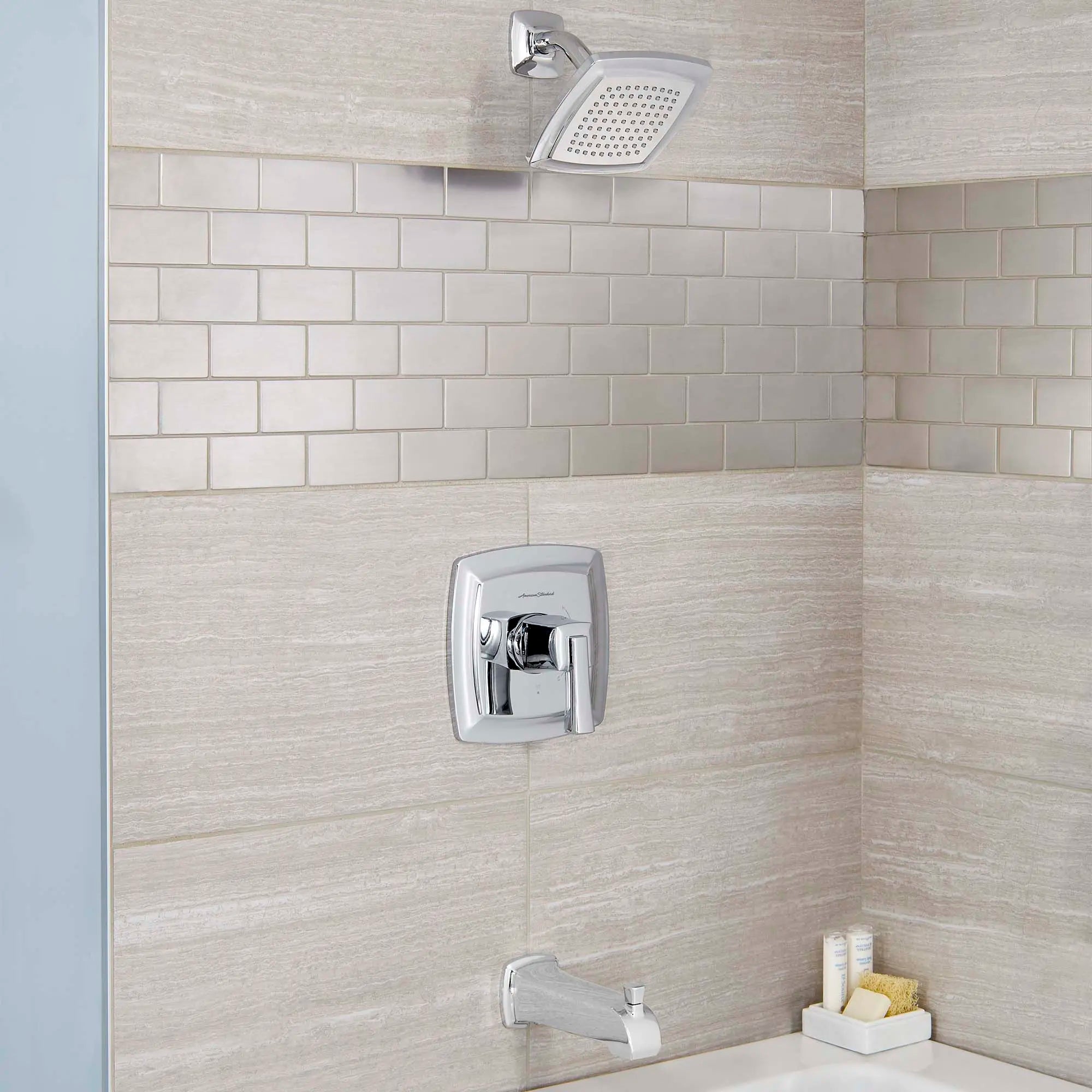 Townsend® Bath and Garniture de douche // POLISHED CHROME // 87027_B-T353502002_01_CDNwebp.webp