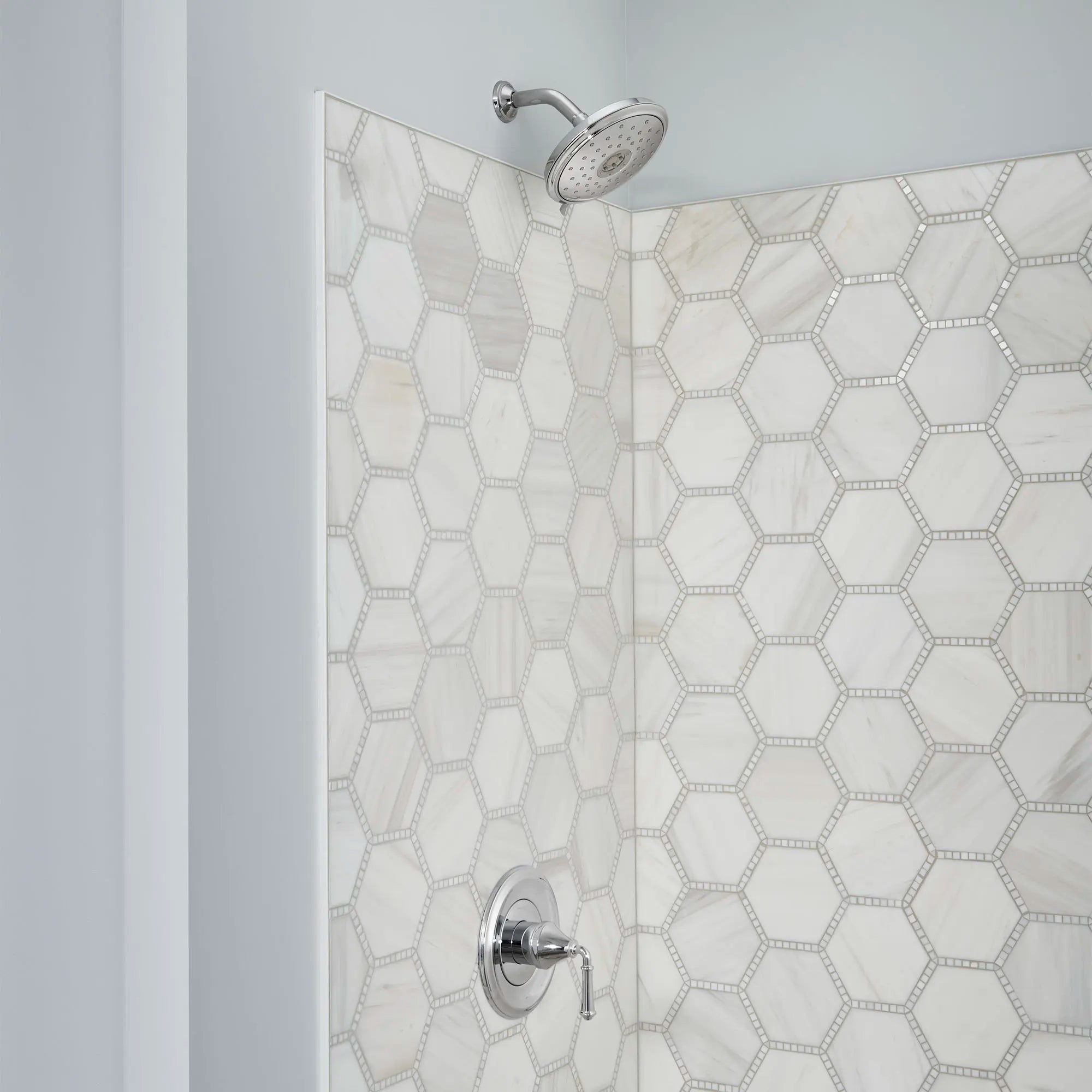 Delancey® - Ensemble de robinetterie pour douche 1,8 gpm/6,8 L/min incluant une pomme de douche 4 fonctions à économie d'eau et une poignée à levier // SHOWER / CHROME POLI // 87701_B-TU052501002_TU052507002_1_CDNwebp.webp