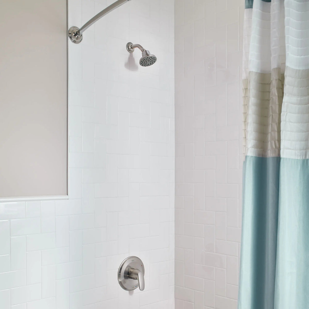 Colony® PRO - Ensemble de robinetterie pour douche 1,75 gpm/6,6 L/min incluant une pomme de douche à économie d'eau, une cartouche à pression équilibrée en double céramique et une poignée à levier // NICKEL BROSSÉ // 87926_B-TU075507295_1660512002_CDNwebp.webp