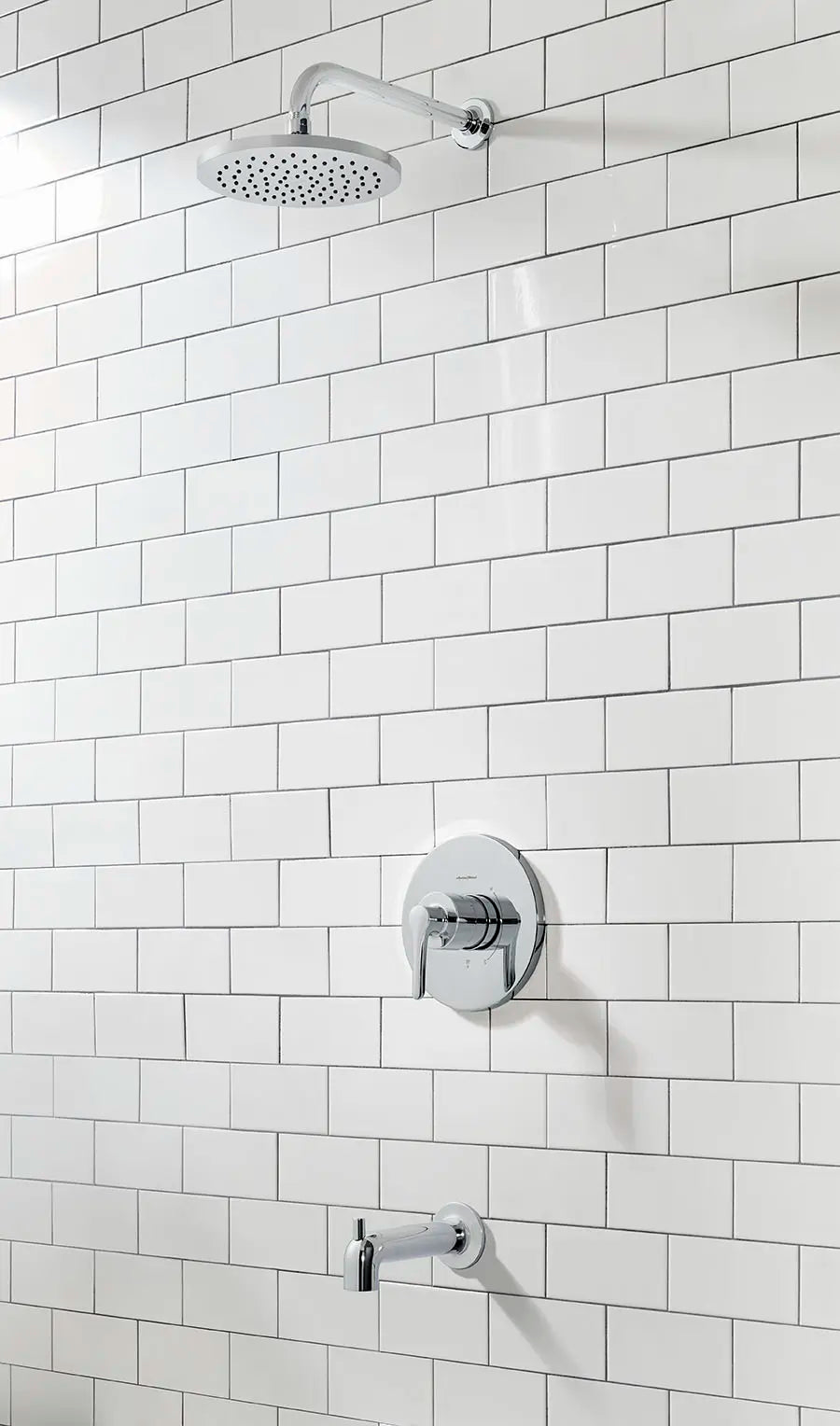 Bec de baignoire Studio® S de 6 po, avec inverseur, à glissement // CHROME POLI // 87979_B-TU105508002_8888318002_8888319002_CDNwebp.webp