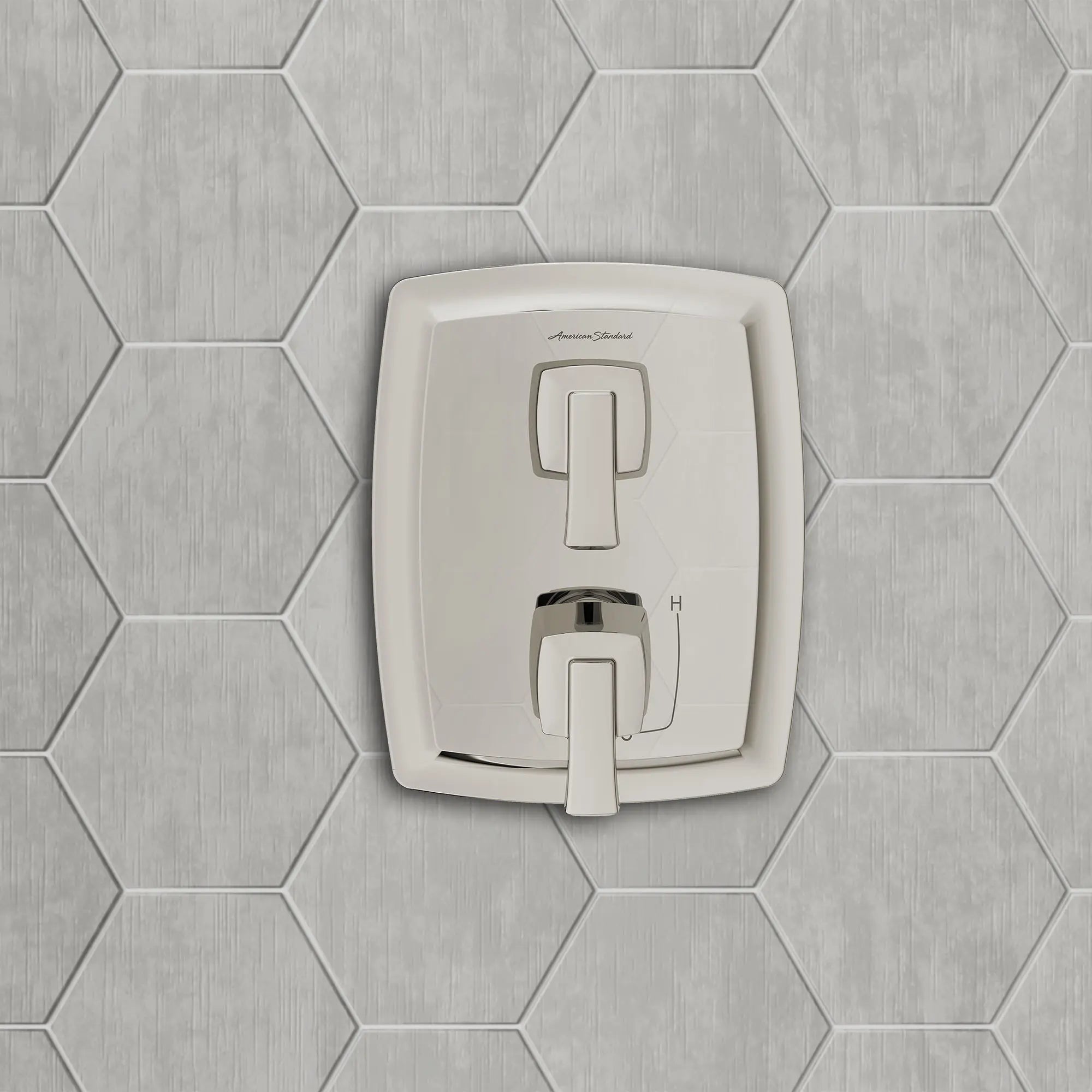 Townsend® - garniture d'inverseur de douche intégré à 2 poignées seulement // NICKEL POLI // 88222_B-TU353740.013_CDNwebp.webp