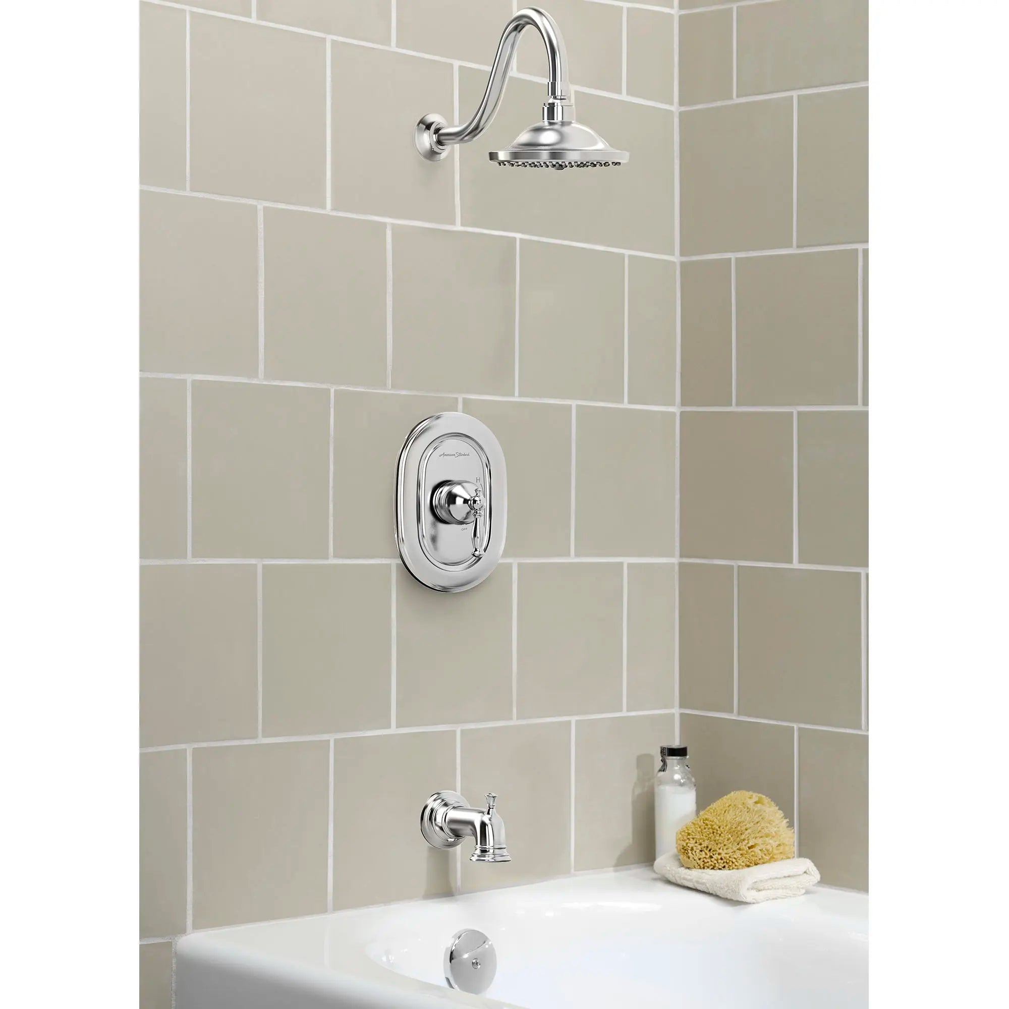 Quentin 2.5 gpm/9.5 L/min baignoire and Garniture de douche avec pomme de douche pluie,   cartouche à double équilibre de pression en céramique avec poignée à levier // CHROME POLI // 88405_B-TU440502002_CDNwebp.webp