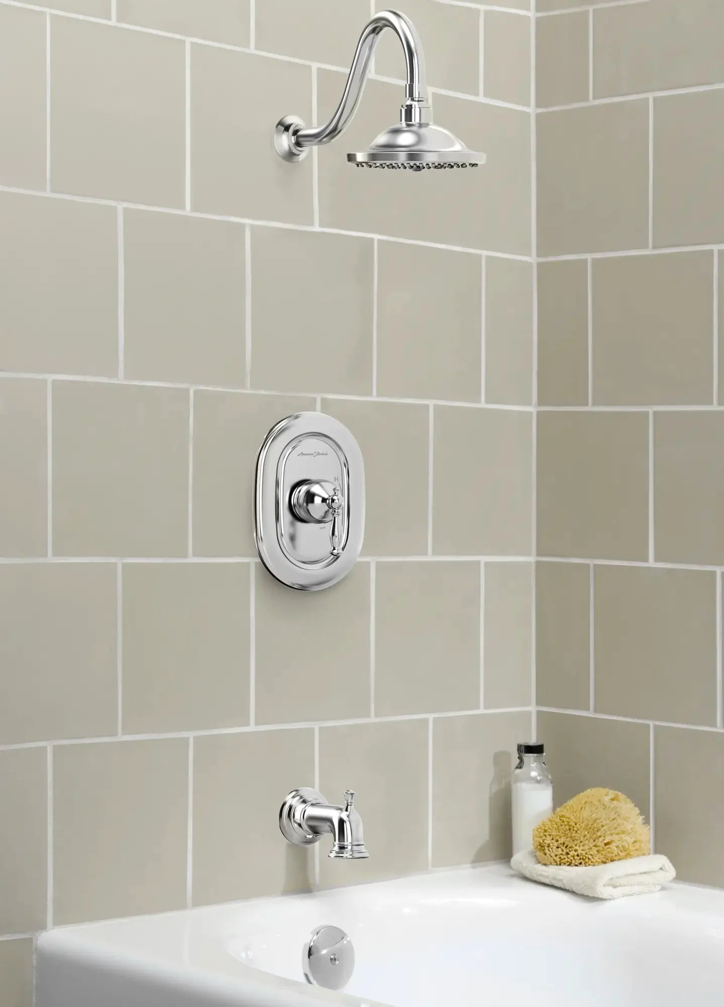 Quentin 2.5 gpm/9.5 L/min baignoire and Garniture de douche avec pomme de douche pluie,   cartouche à double équilibre de pression en céramique avec poignée à levier // CHROME POLI // 88442_B-TU440502002_CDNwebp.webp