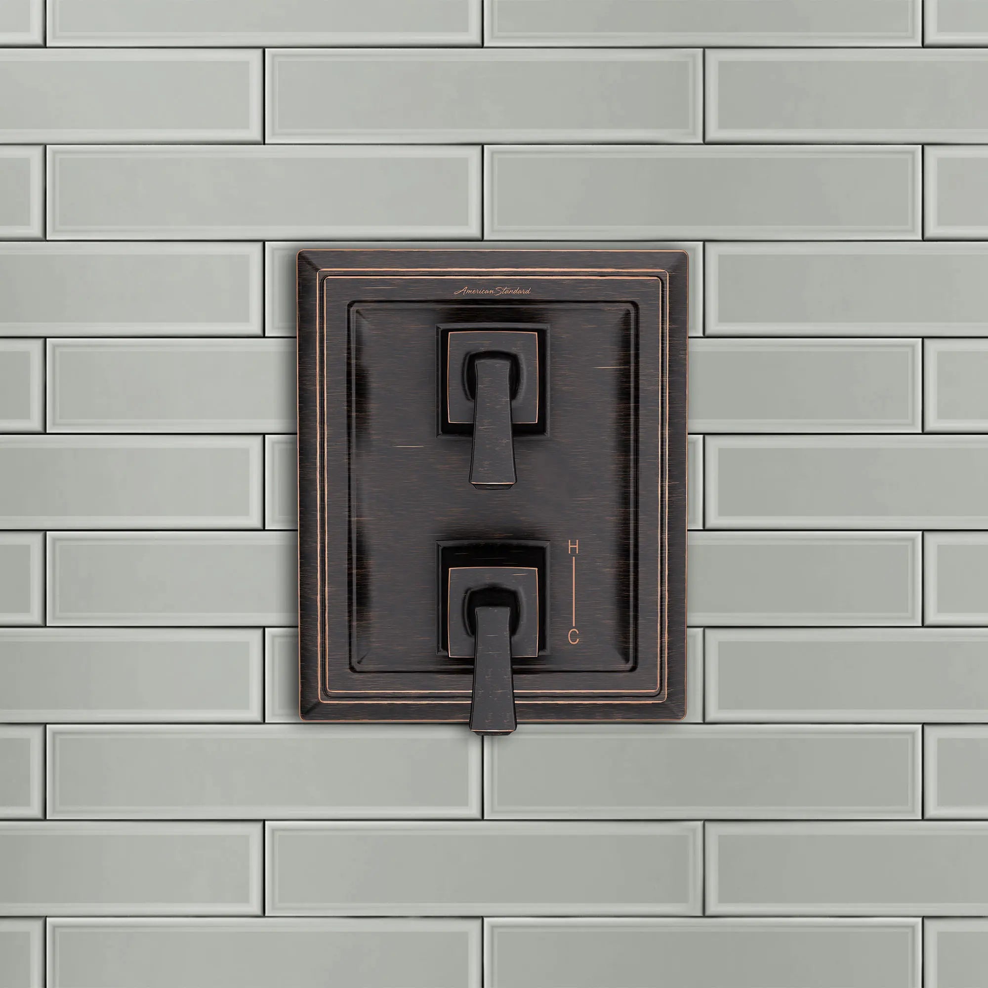 Town Square® S - garniture d'inverseur de douche intégrée à 2 poignées seulement // BRONZE LEGACY // 88463_B-TU455740.278_CDNwebp.webp