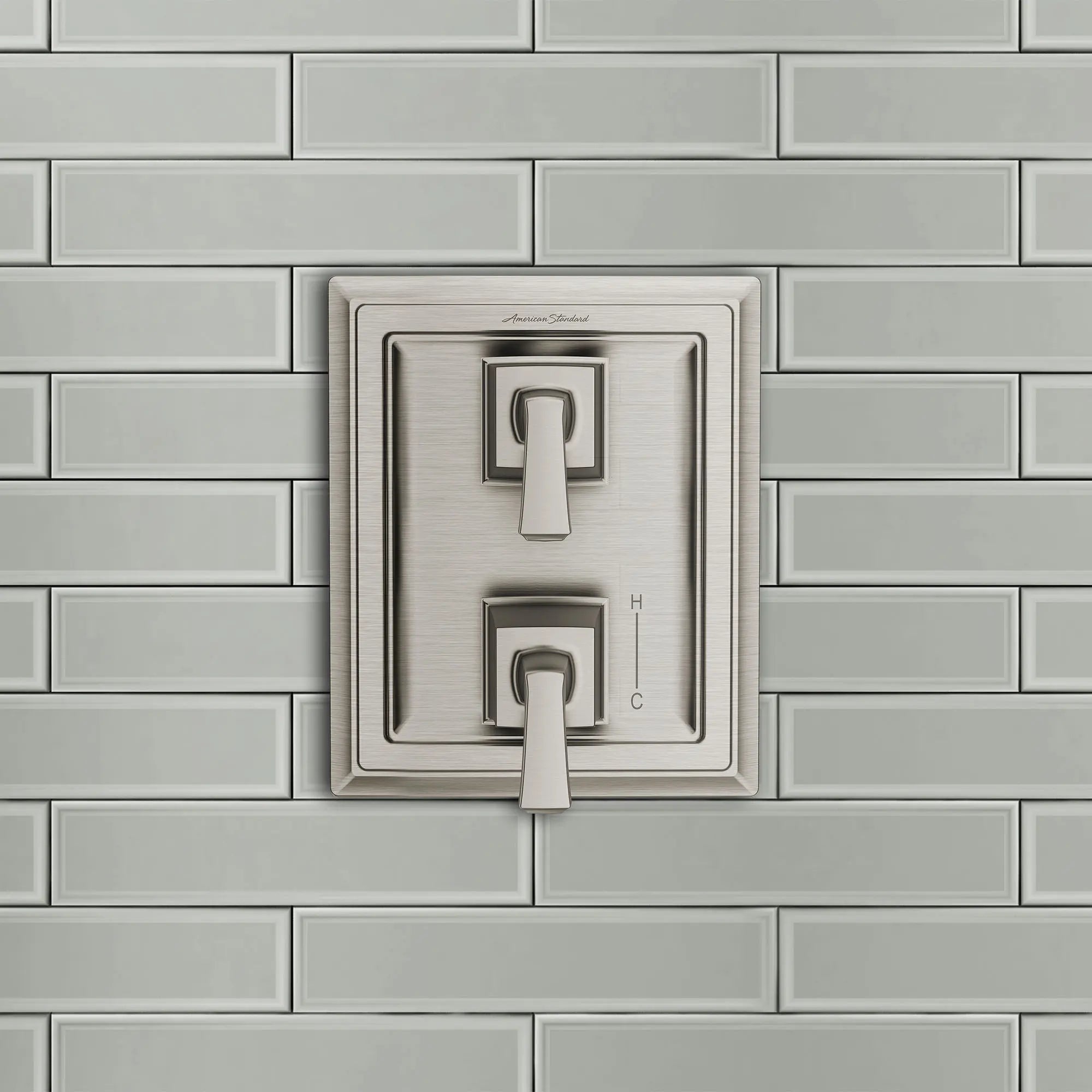 Town Square® S - garniture d'inverseur de douche intégrée à 2 poignées seulement // NICKEL BROSSÉ // 88478_B-TU455740.295_CDNwebp.webp