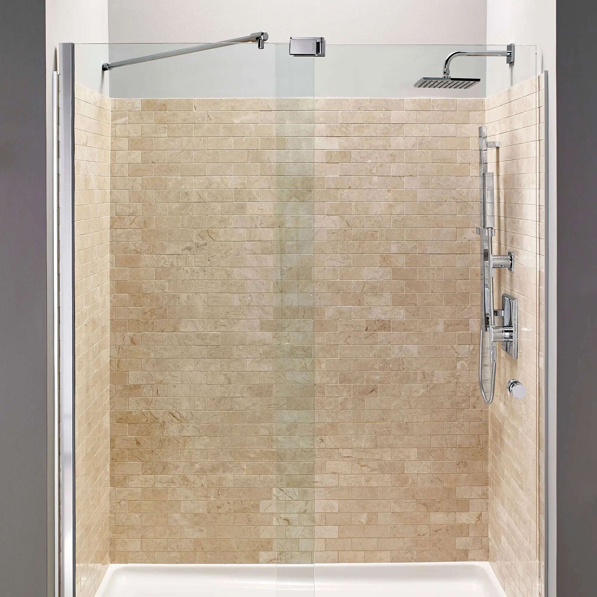 Douchette Times Square avec barre coulissante de 30 pouces, 2,5 gpm/9,5 L/min, à fonction simple // CHROME POLI // 88655_C-1662184002_02_CDNwebp.webp