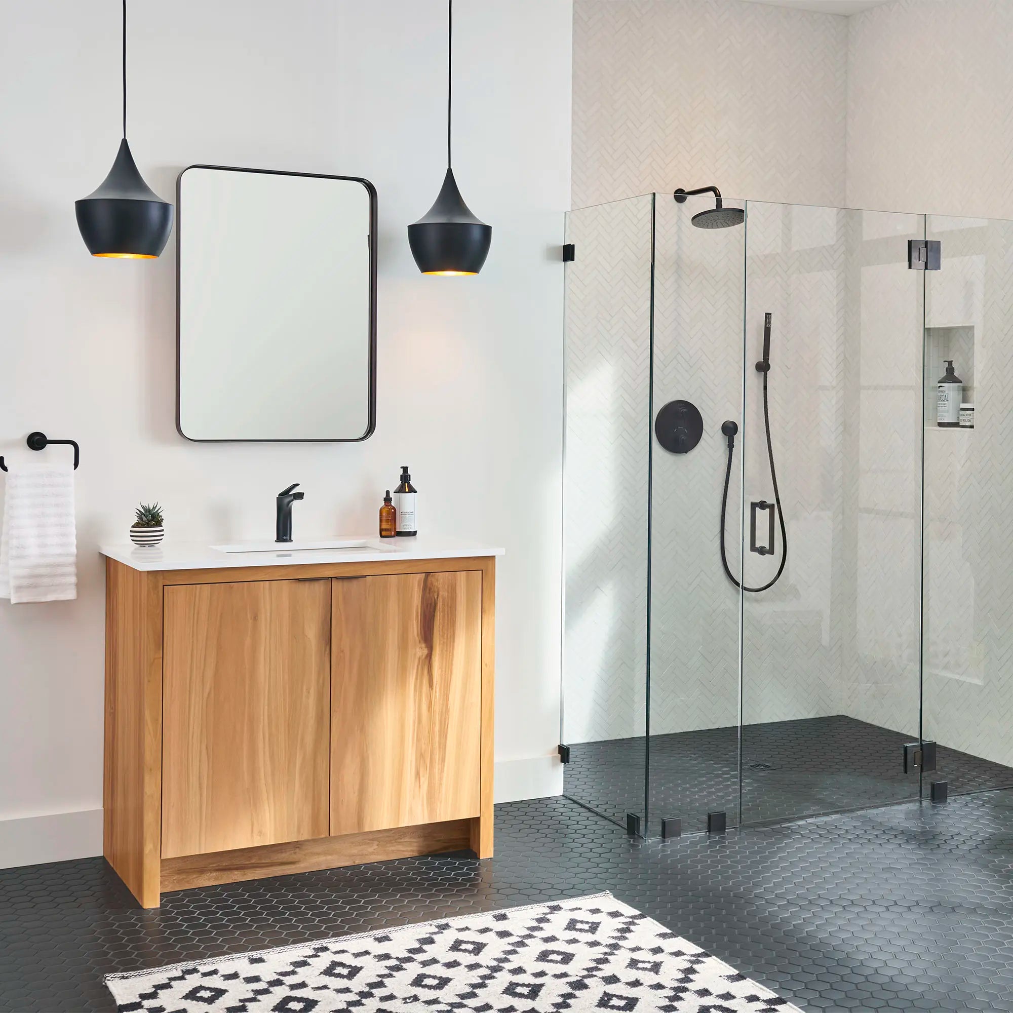 Studio® S Robinet de salle de bain monotrou à poignée unique 1,2 gpm/ 4,5 L/min avec poignée à levier // NOIR MAT // 89200_C-7105101243_T105740243_CDNwebp.webp