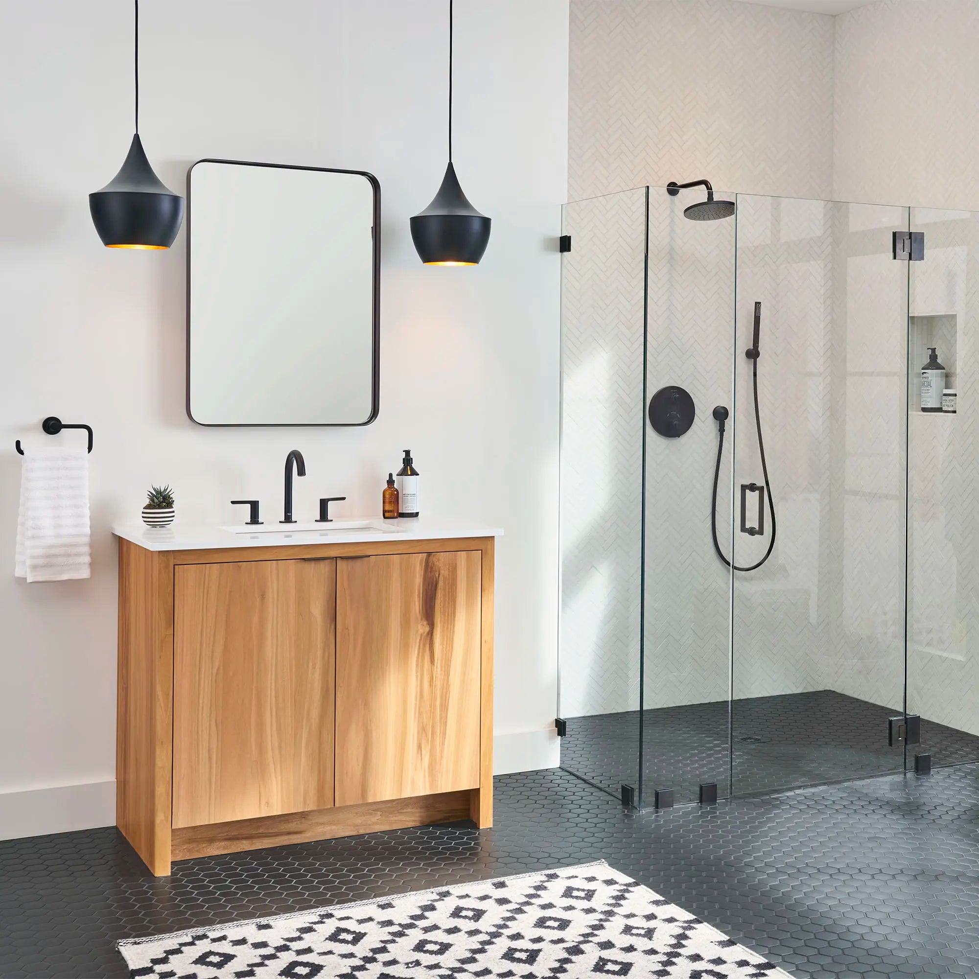 Studio® S - Robinet de salle de bain à 2 poignées espacées de 8 po 4,5 L/min/1,2 gpm avec poignées à levier // NOIR MAT // 89201_C-7105801243_T105740243_CDNwebp.webp