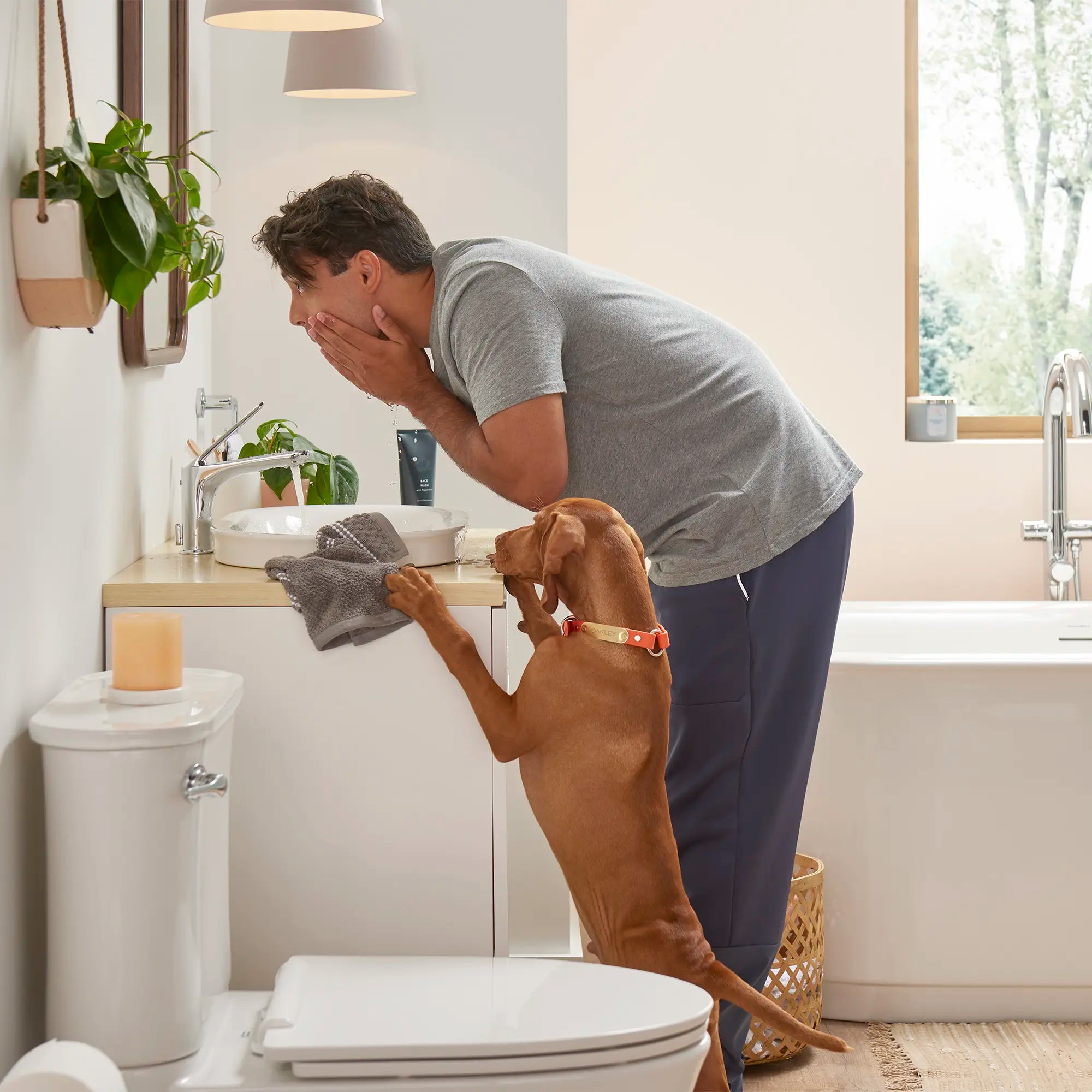 Ensemble de pieds de meuble-lavabo Studio® S // CHROME POLI // 98991_L-226AA104020_4162A104020_3712A100020_7105101002_1296000020_7813001478_8726033020_8722000002_B-T064951002_2549004020_CDNwebp_f2589199-01e5-4fa6-ae01-790a80de648a.webp