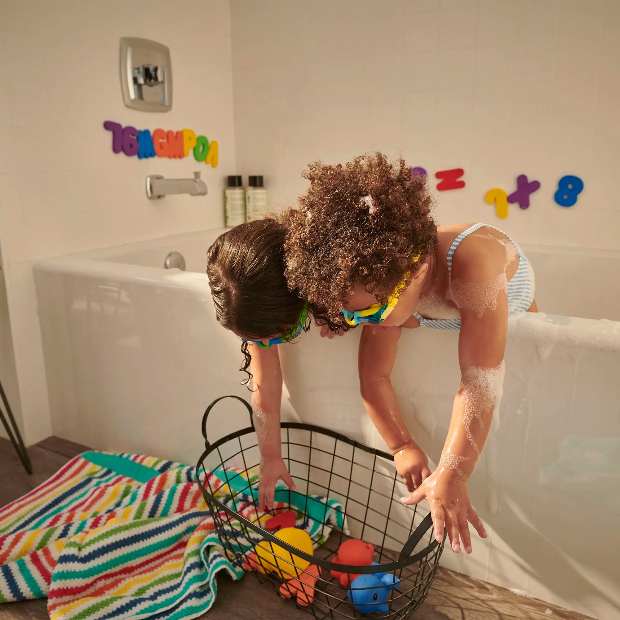 Baignoire Studio® 60 x 32 po avec tablier intégré, plomberie hors-sol et renvoi à gauche // 60 X 32 IN / LEFT / BLANC // 99413_L-2574202020_2_CDNwebp.webp